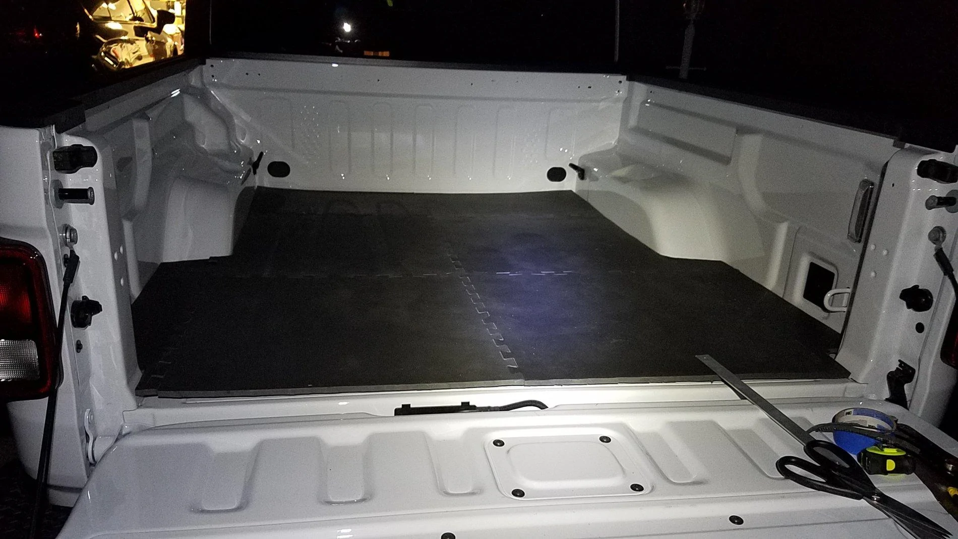 Jeep Gladiator Truck bed mat for Gladiator, rubber? 27953-jpg