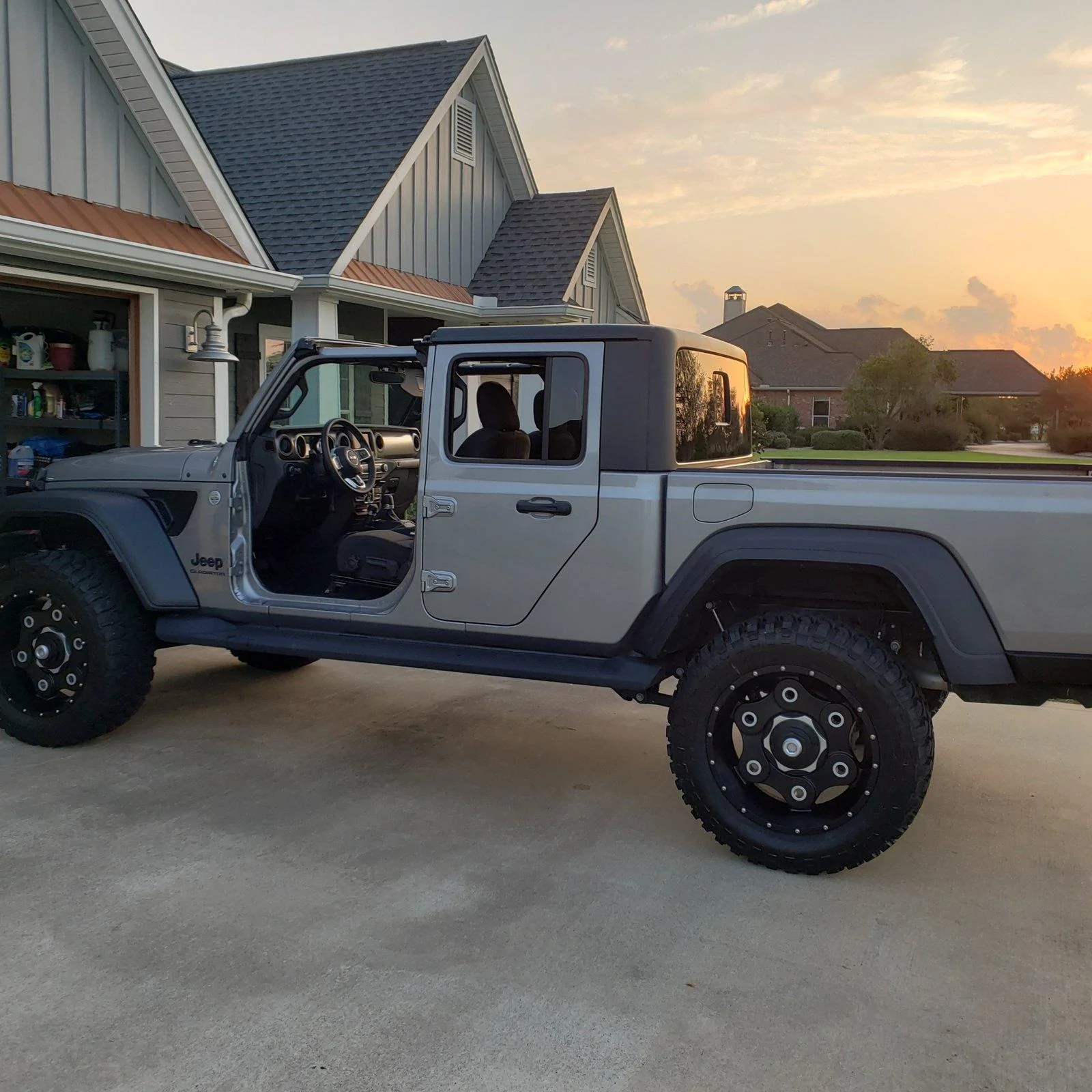 Jeep Gladiator Why do owners never take doors/tops off or go off-road? 20190826_193103
