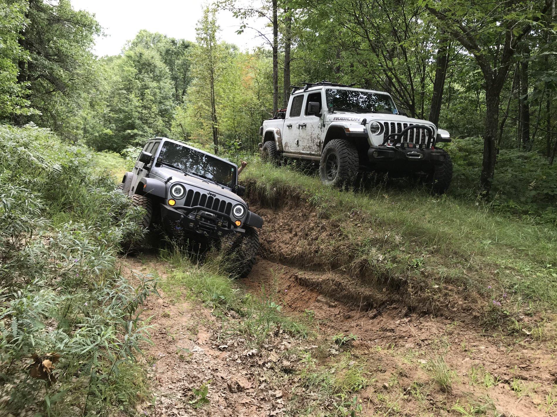 Jeep Gladiator Jeeps Parking Next To Jeeps IMG_3326.JPG