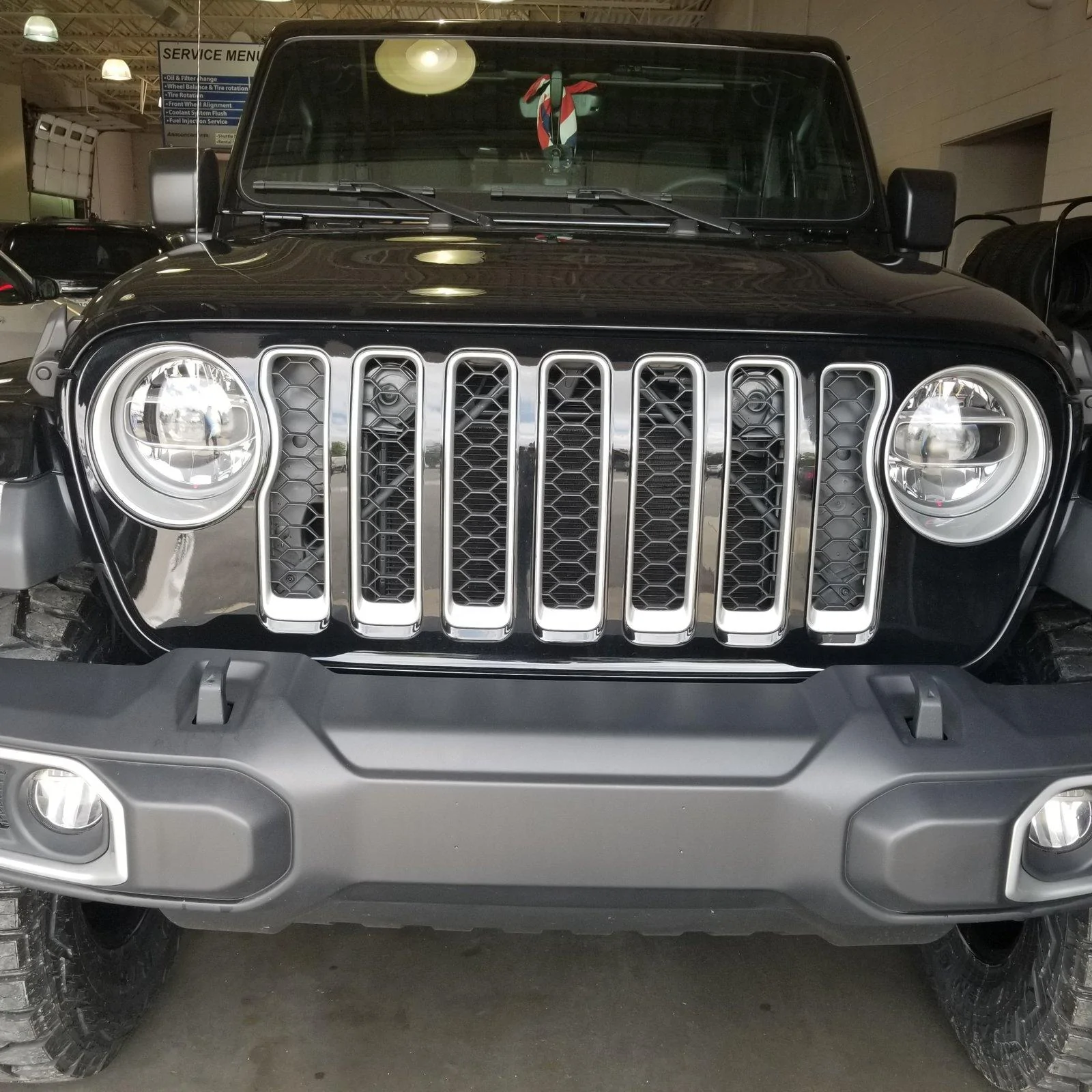 Jeep Gladiator OEM Front Bumper with fog lights from Overland 20190826_153808