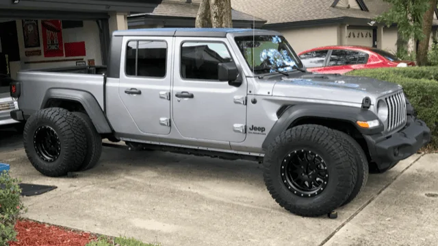Jeep Gladiator bigger tires on unlifted Sport S IMG_1711