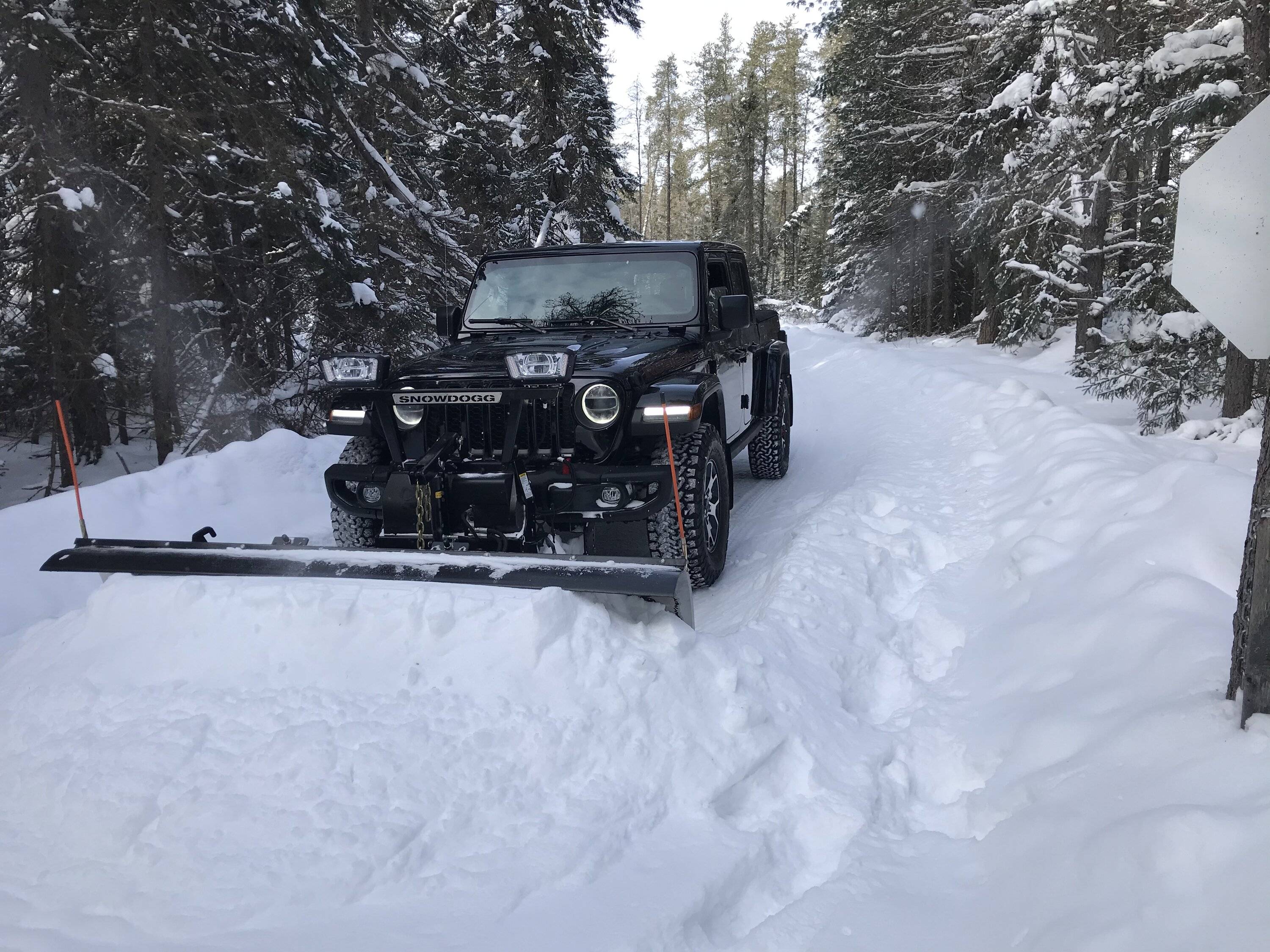 Jeep Gladiator Snow plow DA3603FA-D3AC-4B57-857A-008CC23780C7