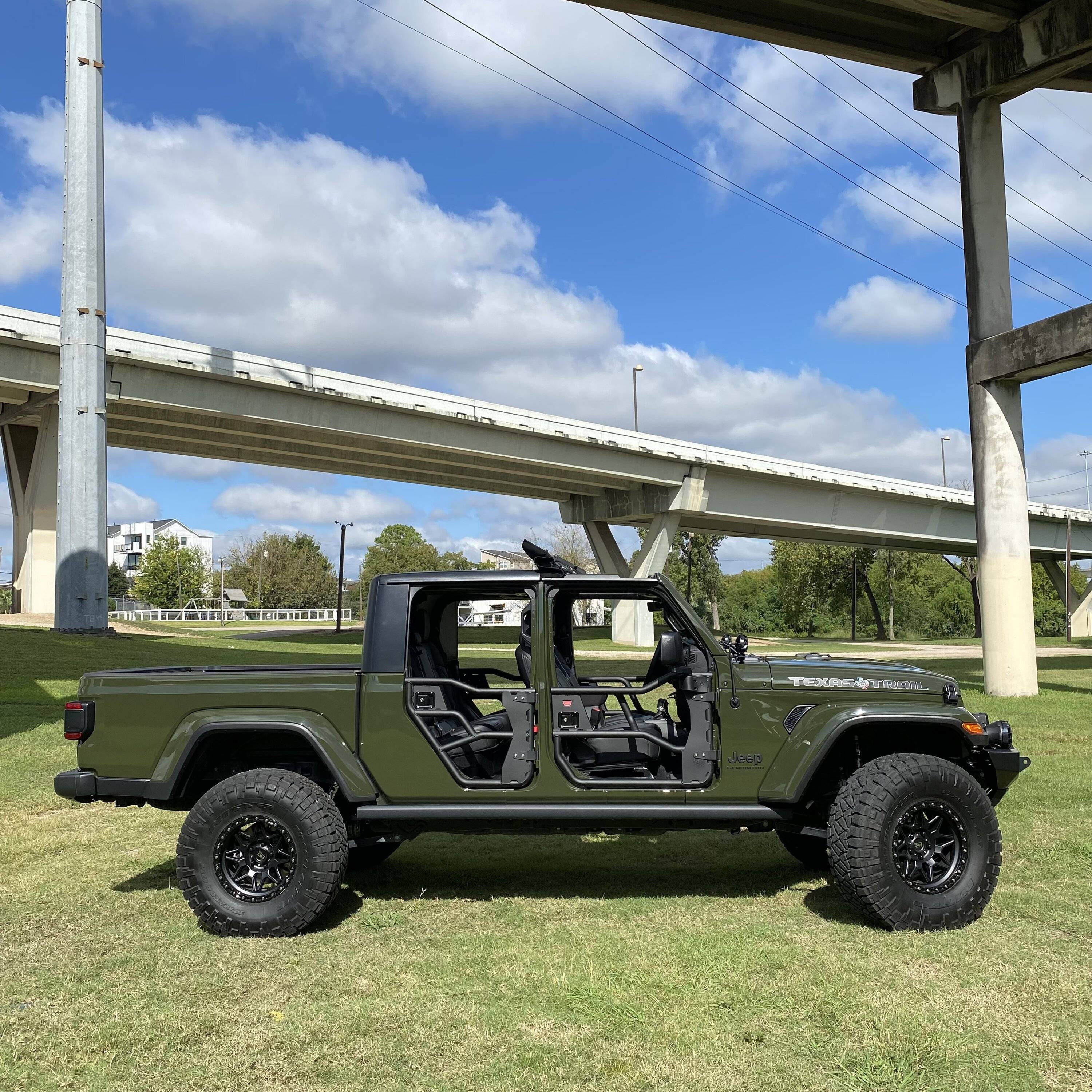 Jeep Gladiator Multiple Items For Sale - Sunrider, Softopper, Tube Doors... IMG_3831