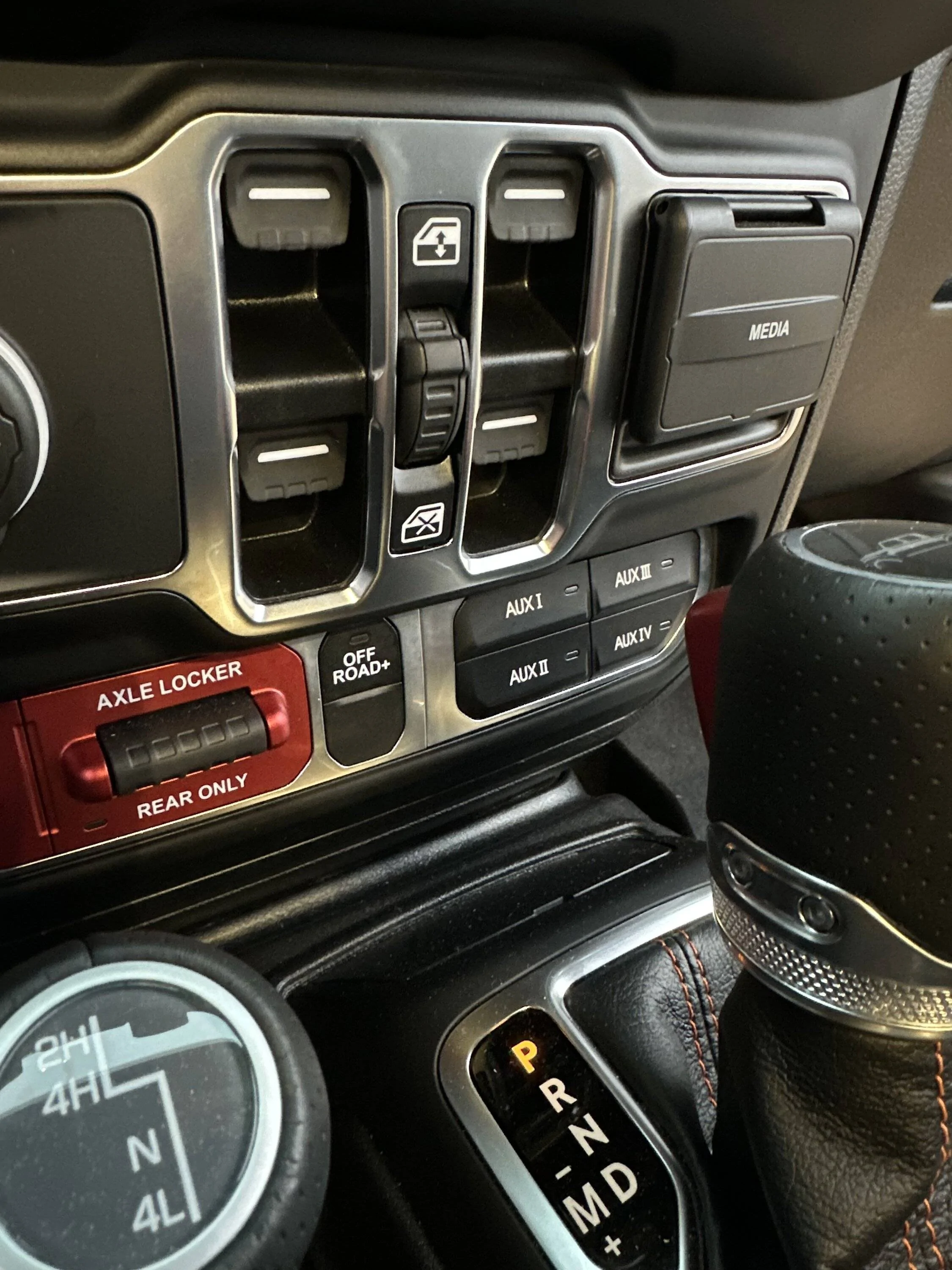 Jeep Gladiator Rigid SR midnight 6” on Mojave C80BF9FC-6C02-4D50-8A47-F16C737120B4