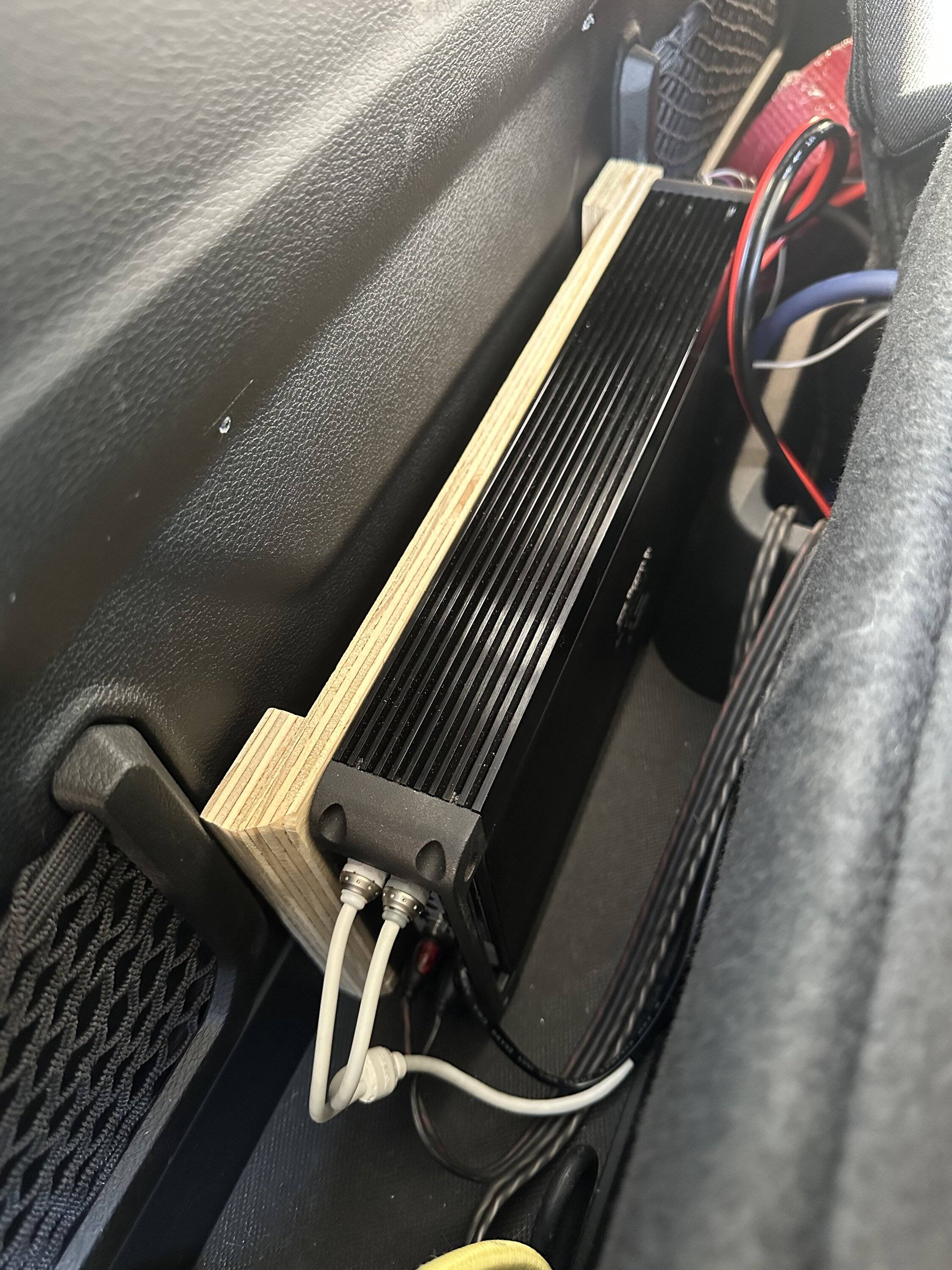 Jeep Gladiator Fox Acoustics Sub Box E4006515-EEBA-49B6-B0B1-E02B7B27E219