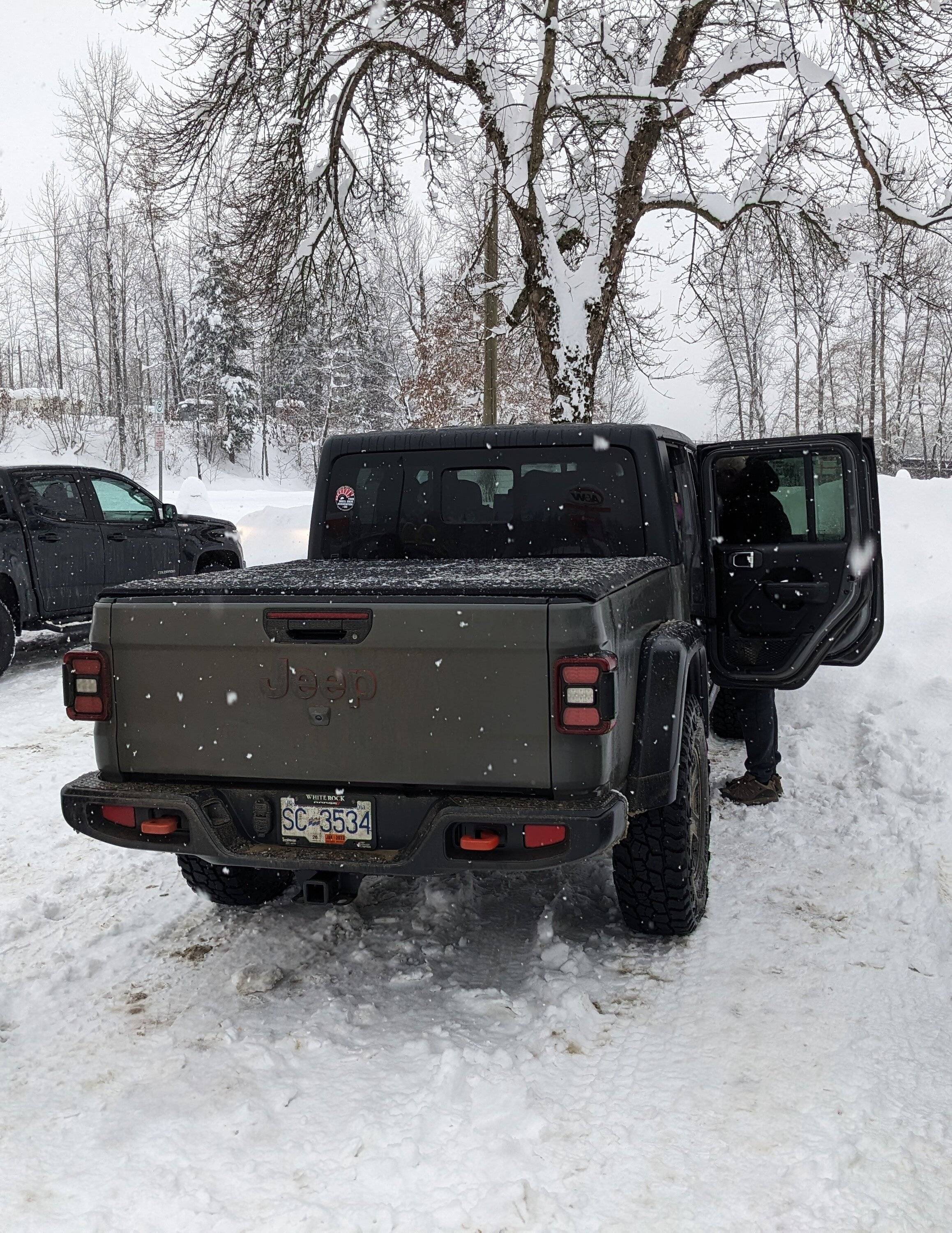 Jeep Gladiator Skinnier 35s"  Toyo Open Country AT III 35x11.5 vs Baja Boss AT 255/85R17 PXL_20221227_203304348.MP~2