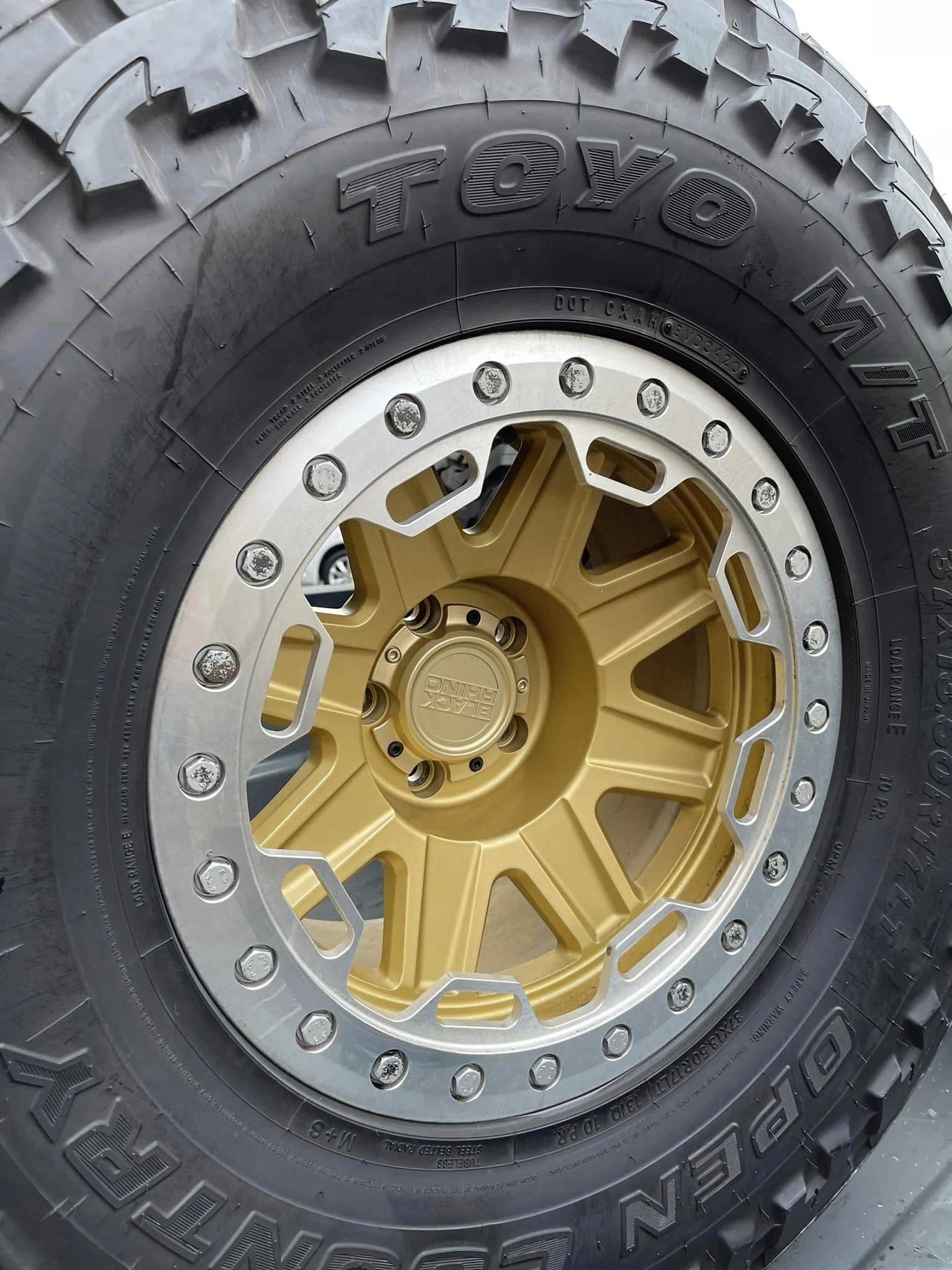 Jeep Gladiator BLACK RHINO BEAD LOCKS with Toyo Mts 321092642_525621879504588_5830511133471310682_n