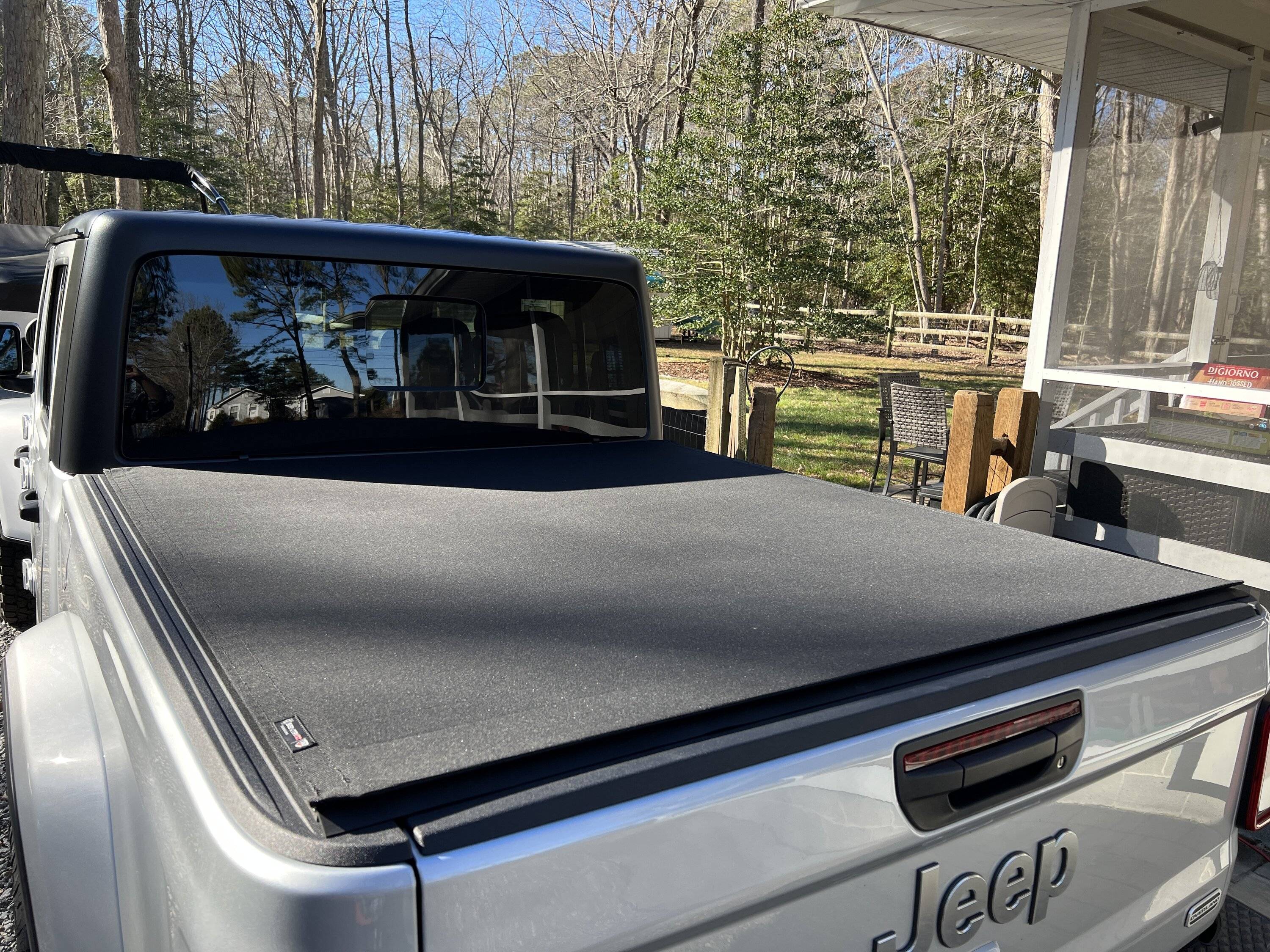 Jeep Gladiator Truxedo Sentry CT Tonneau Cover for JT (1523216) IMG_0631.JPG