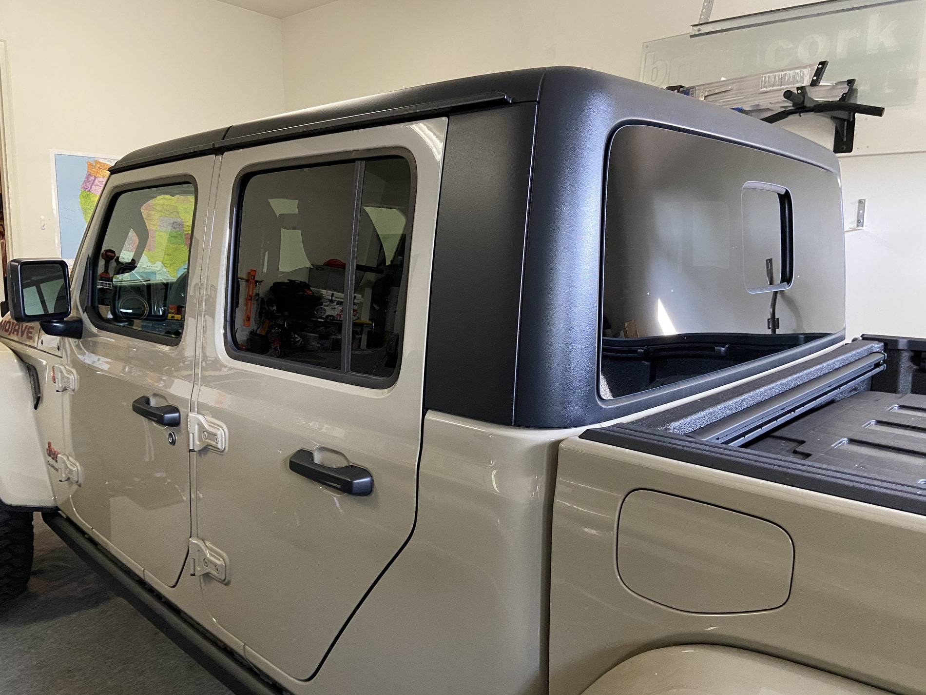 Jeep Gladiator DFW Gladiator Hardtop with tinted window and textured complete package with extra items hardto