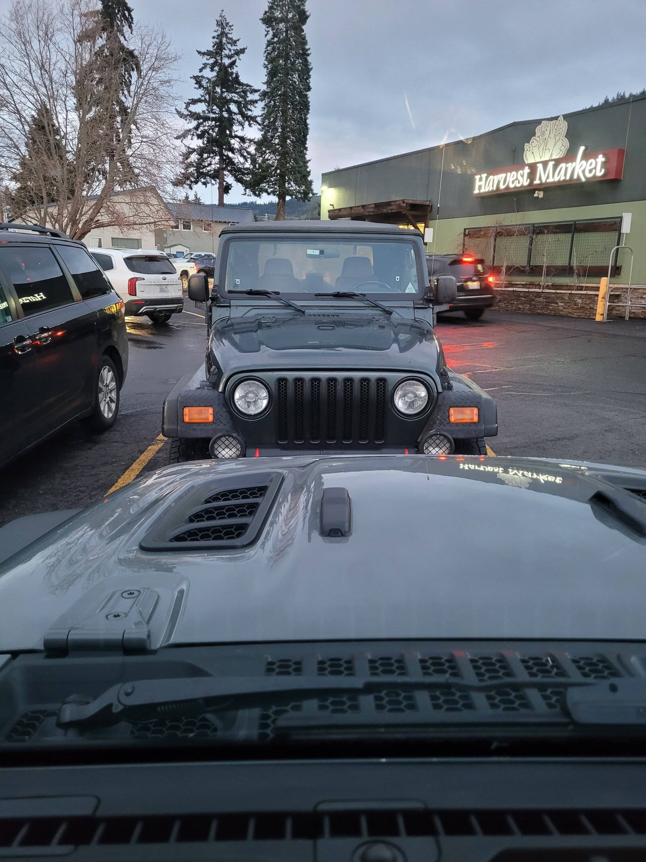 Jeep Gladiator Jeeps Parking Next To Jeeps 20221231_164916
