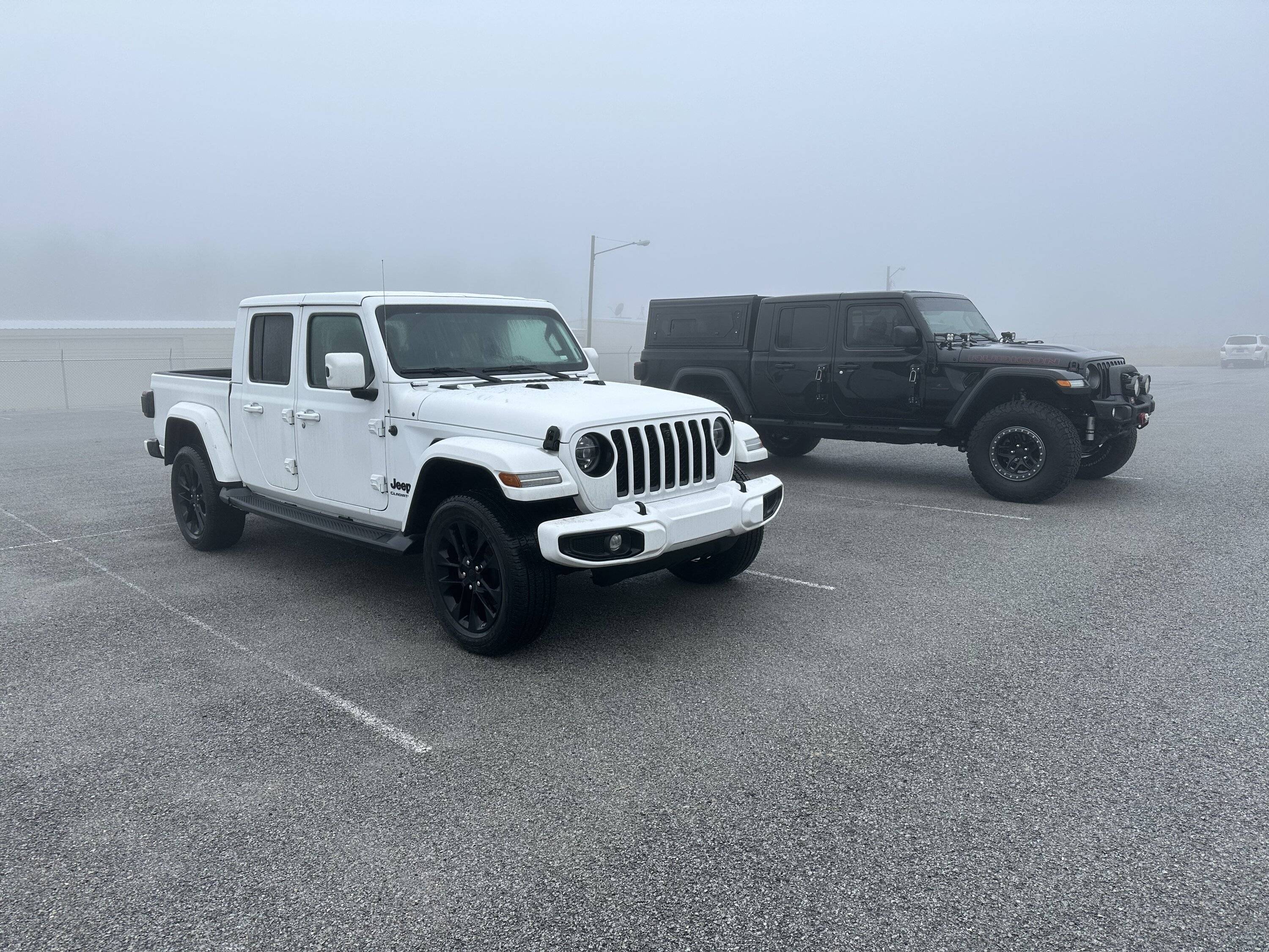 Jeep Gladiator Jeeps Parking Next To Jeeps B47C3C30-1549-43A9-8ACF-66A80924F2B0