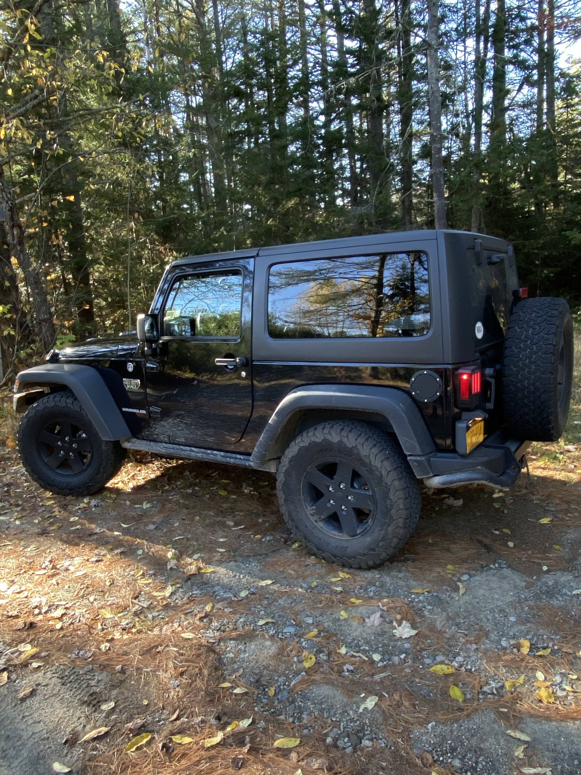 Jeep Gladiator So the wife wants a 2 door... 5862C984-E6E4-4120-8002-C8E5A99C81EB