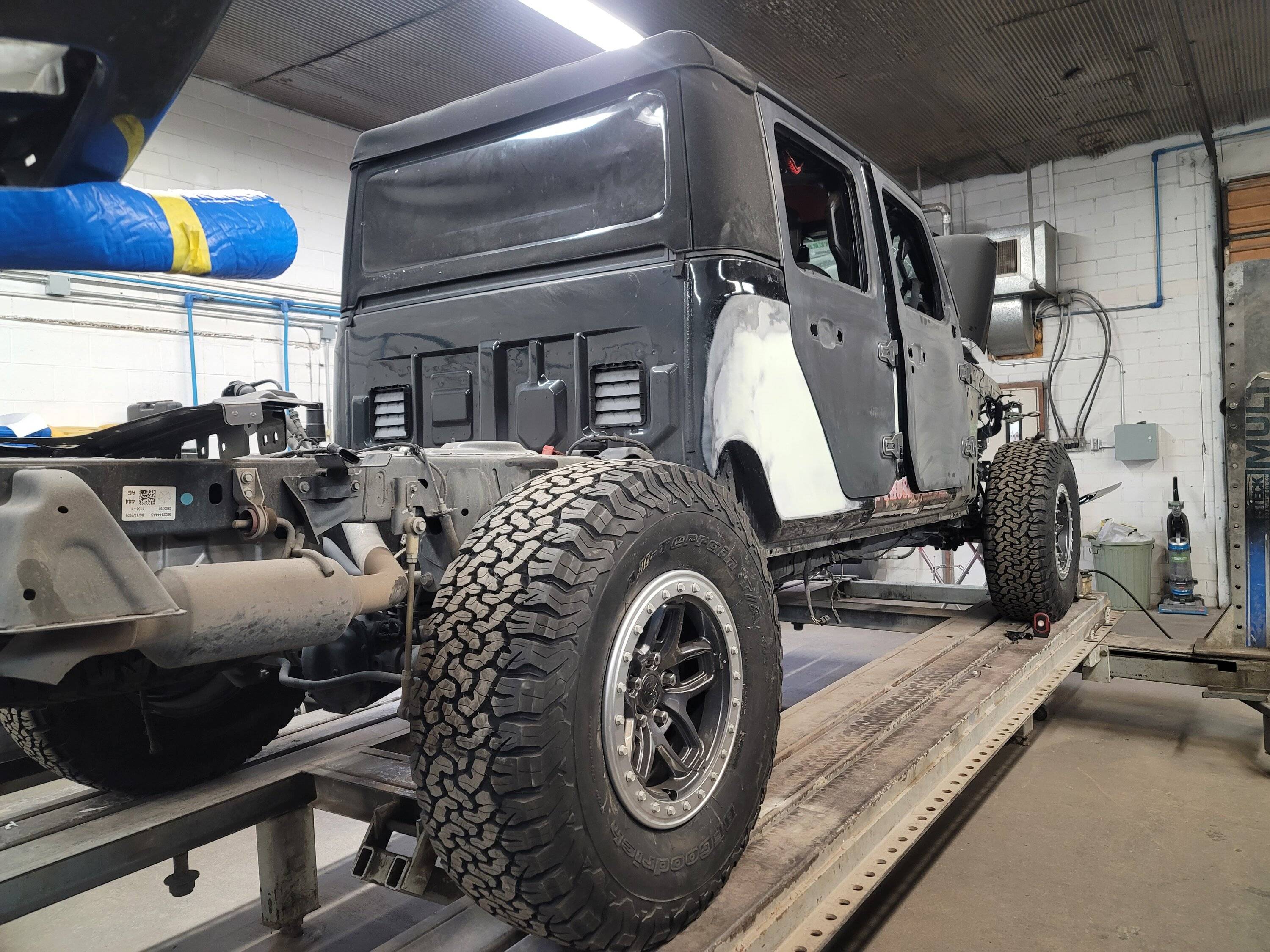 Jeep Gladiator 3x 17" AEV Borla Rims with BFG KO2 tires 20221205_100452
