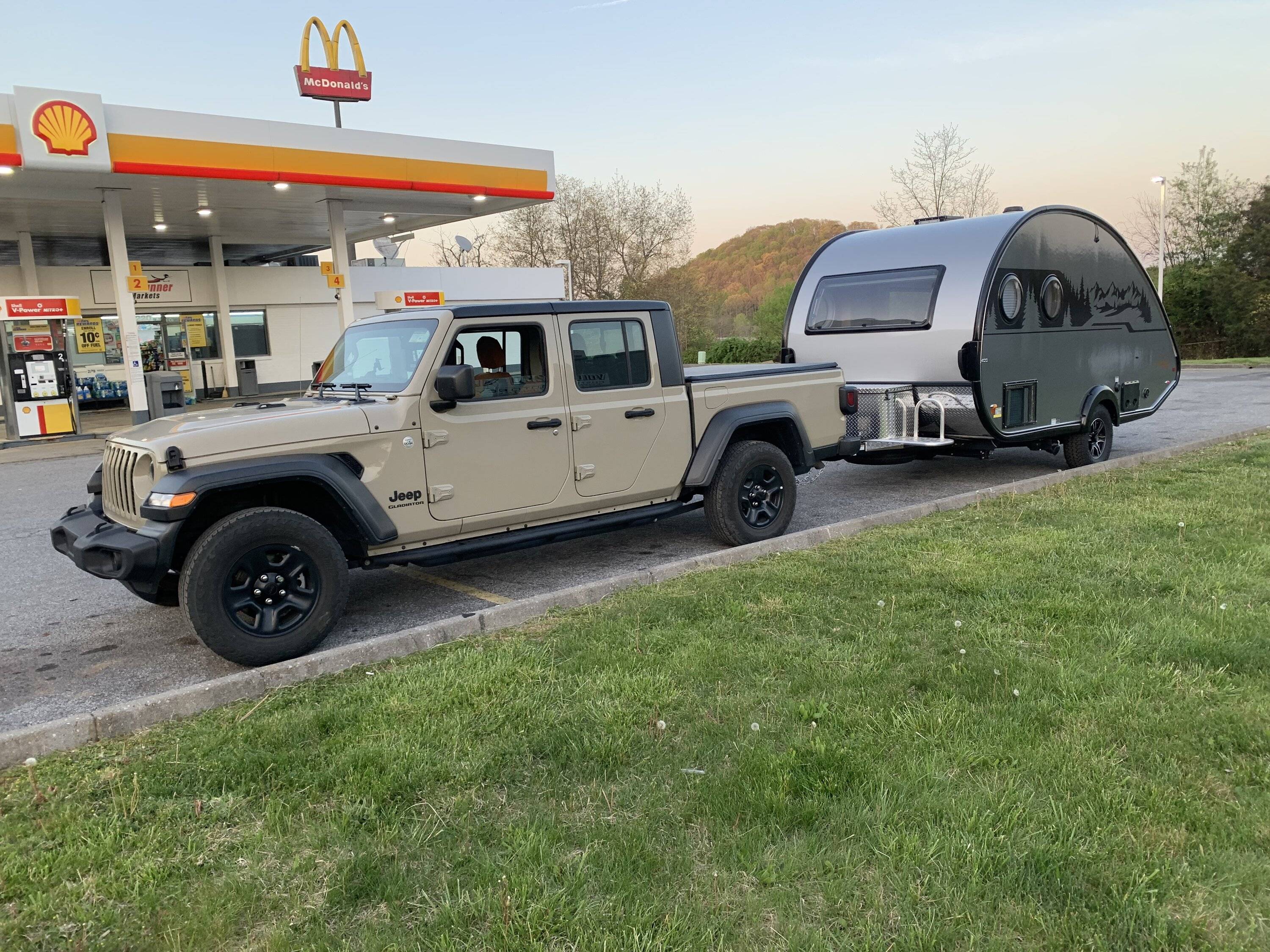 Jeep Gladiator Wanting to trade in Ford Raptor 1672945920201