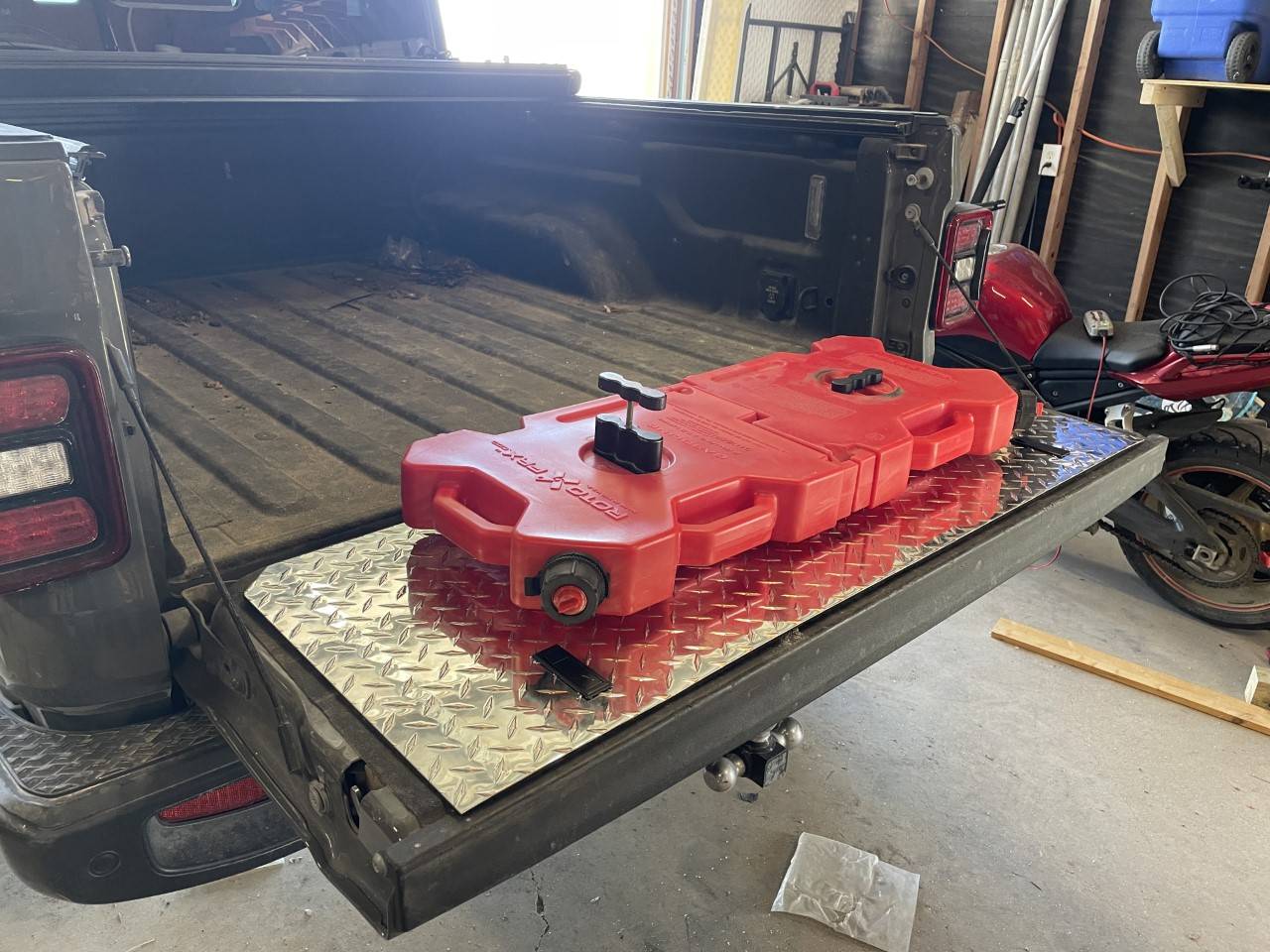 Jeep Gladiator Alternative to the Black Sheep tailgate storage thumbnail_IMG_4541