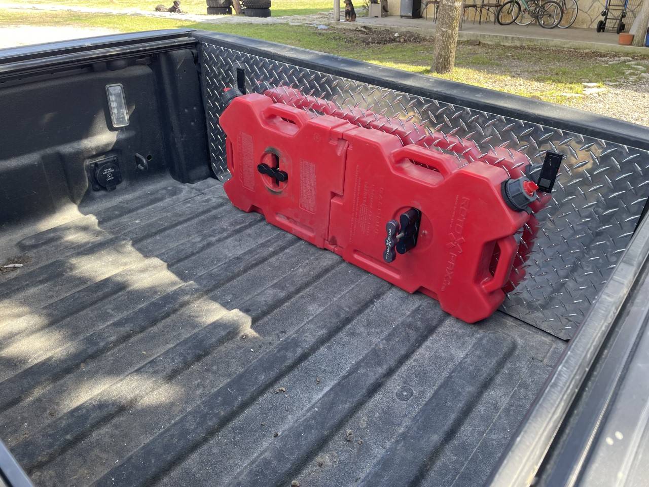 Jeep Gladiator Alternative to the Black Sheep tailgate storage thumbnail_IMG_4542