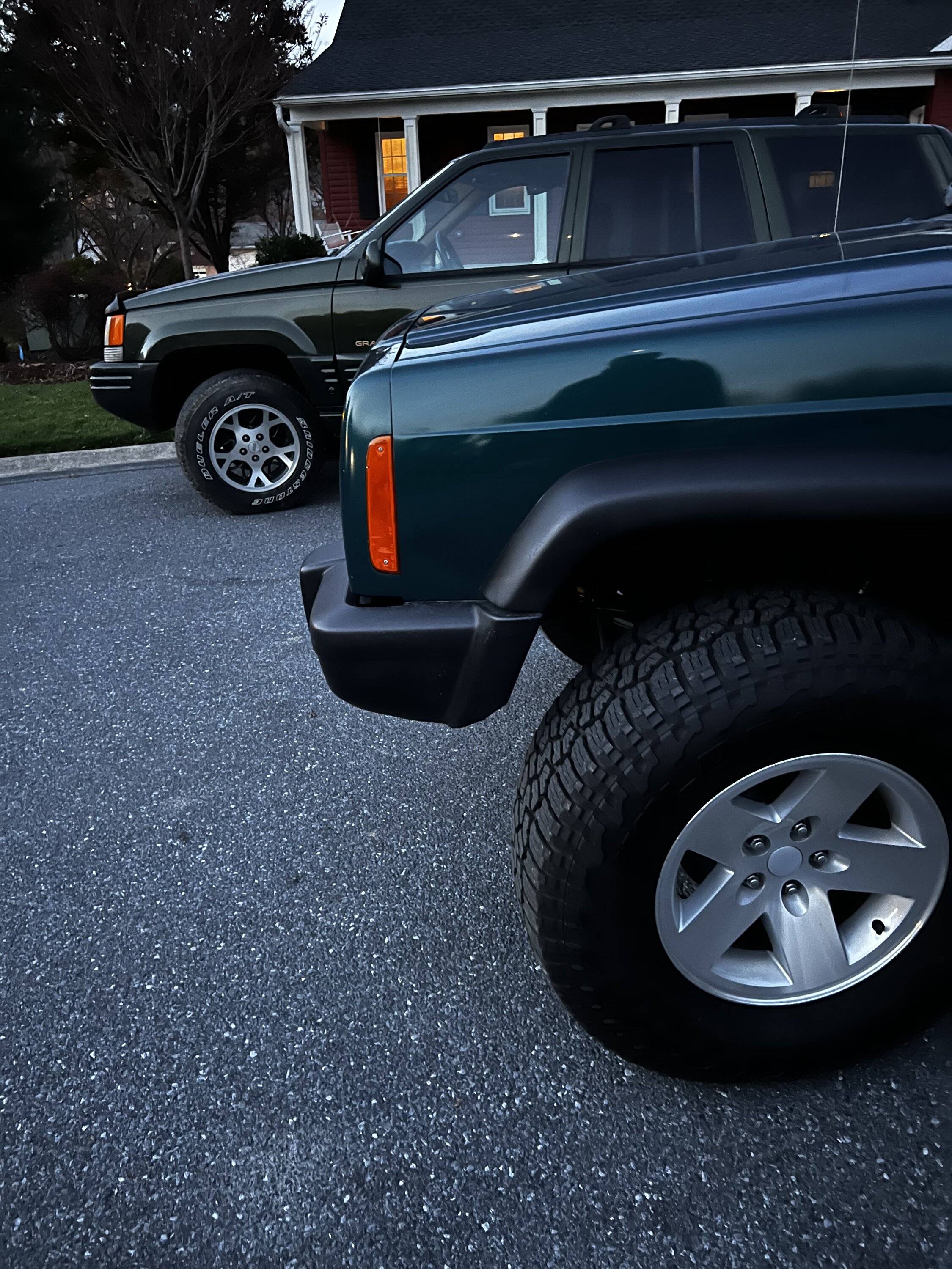 Jeep Gladiator Jeeps Parking Next To Jeeps C842FEAC-762F-445C-B73E-D510050883DA