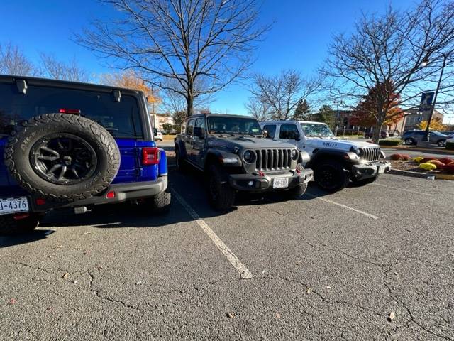 Jeep Gladiator Jeeps Parking Next To Jeeps IMG_5083