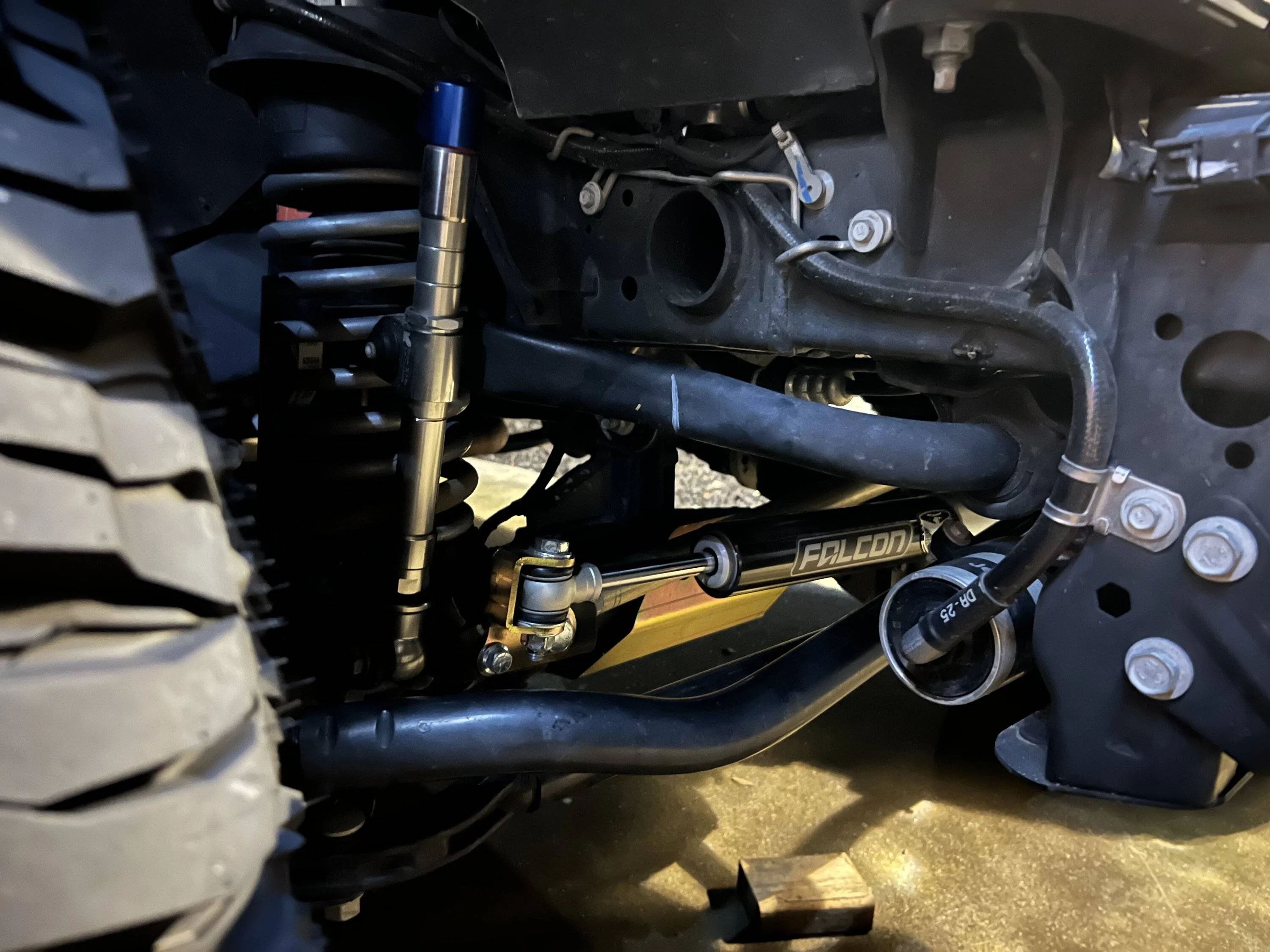 Jeep Gladiator 2021 Mojave and steering stabilizer benefits 98963560-6853-4401-935F-72C52560E770