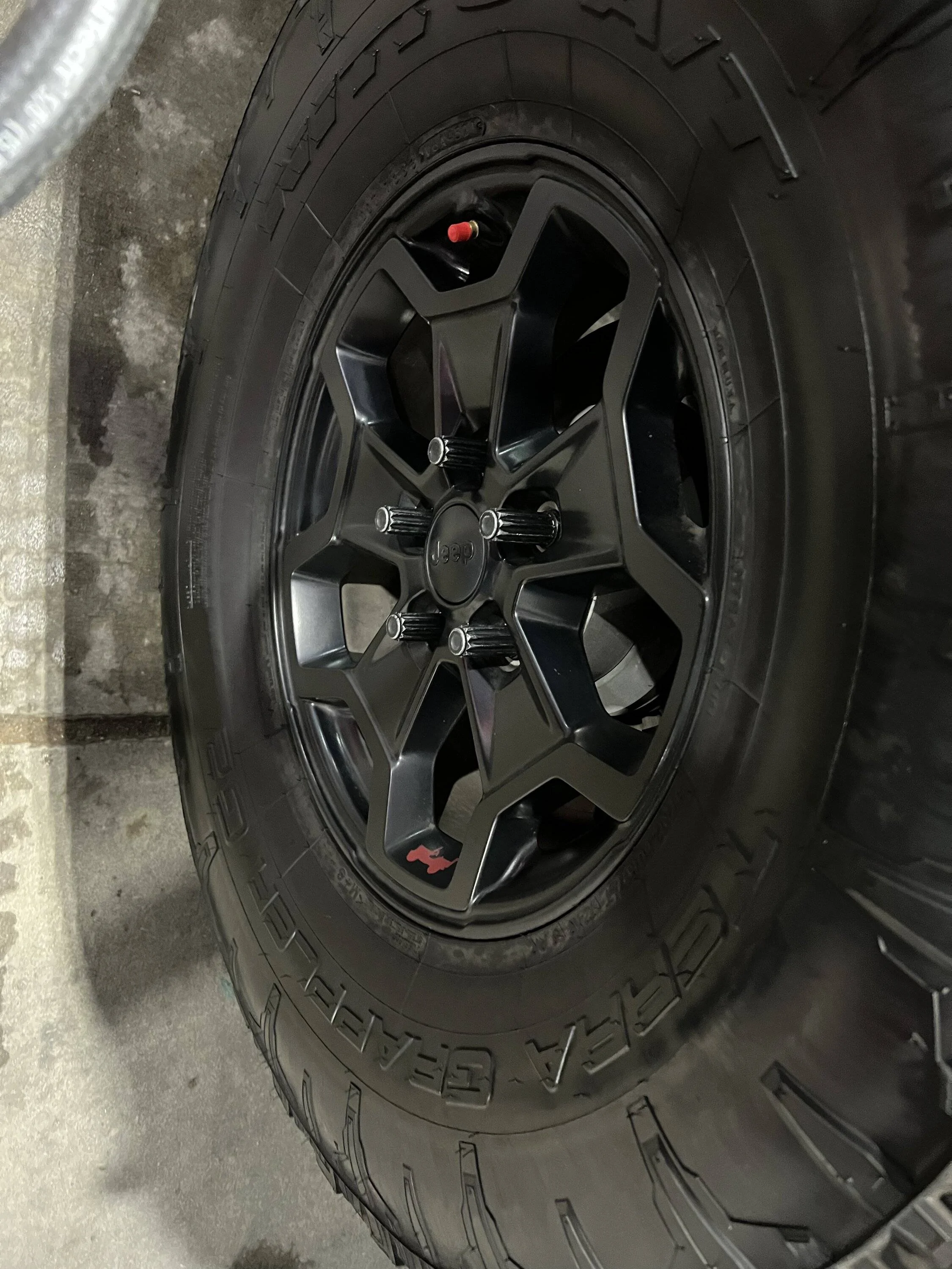 Jeep Gladiator Launch edition wheels and tires 35DF0B7A-E263-47F0-8E5C-F06B54A860B3