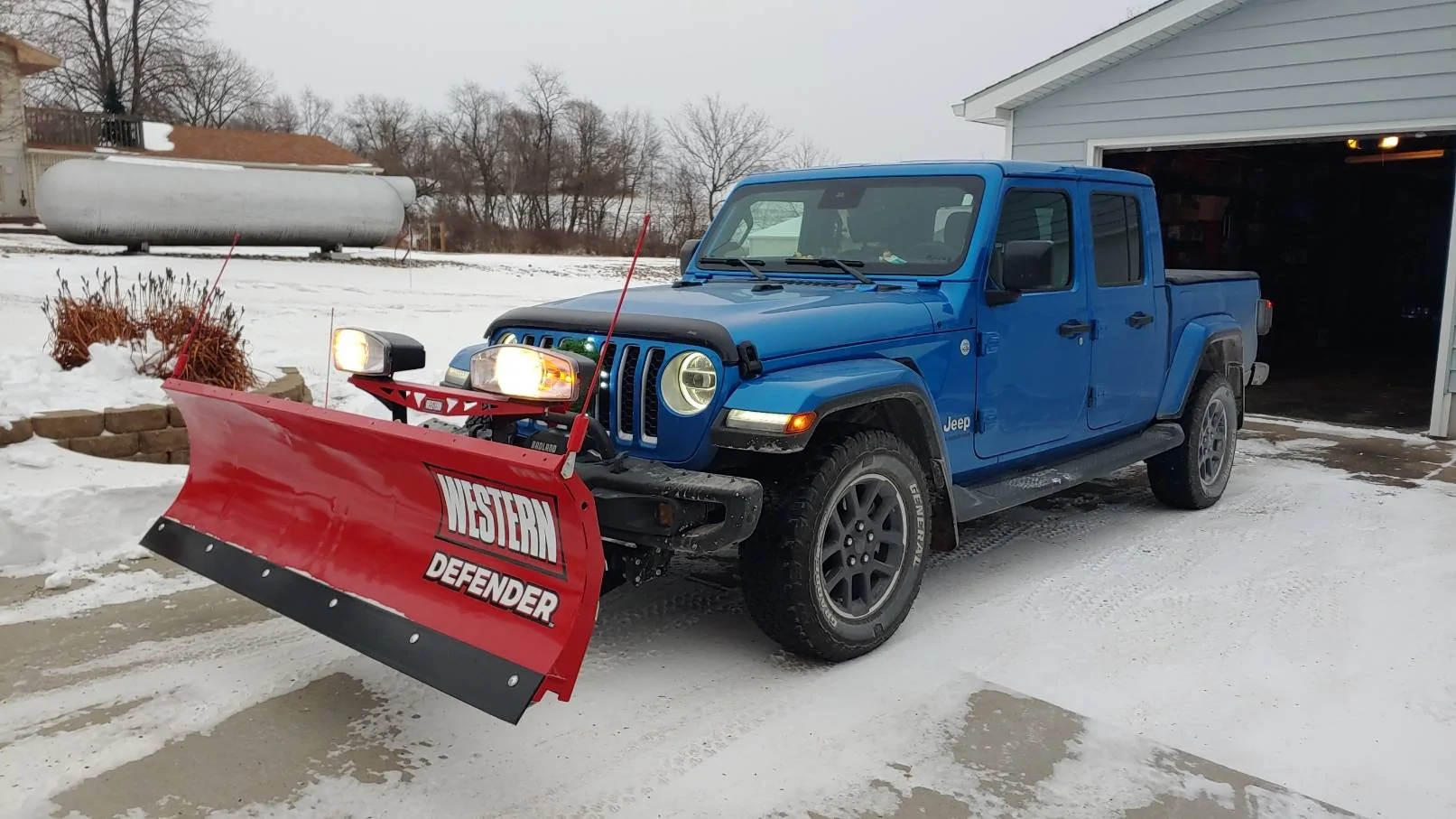 Jeep Gladiator My experience mounting Western Defender snow plow 20221225_161719