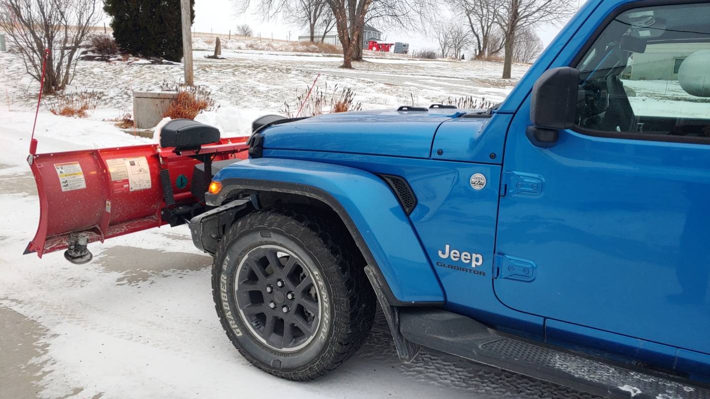 Jeep Gladiator My experience mounting Western Defender snow plow 20221225_161726