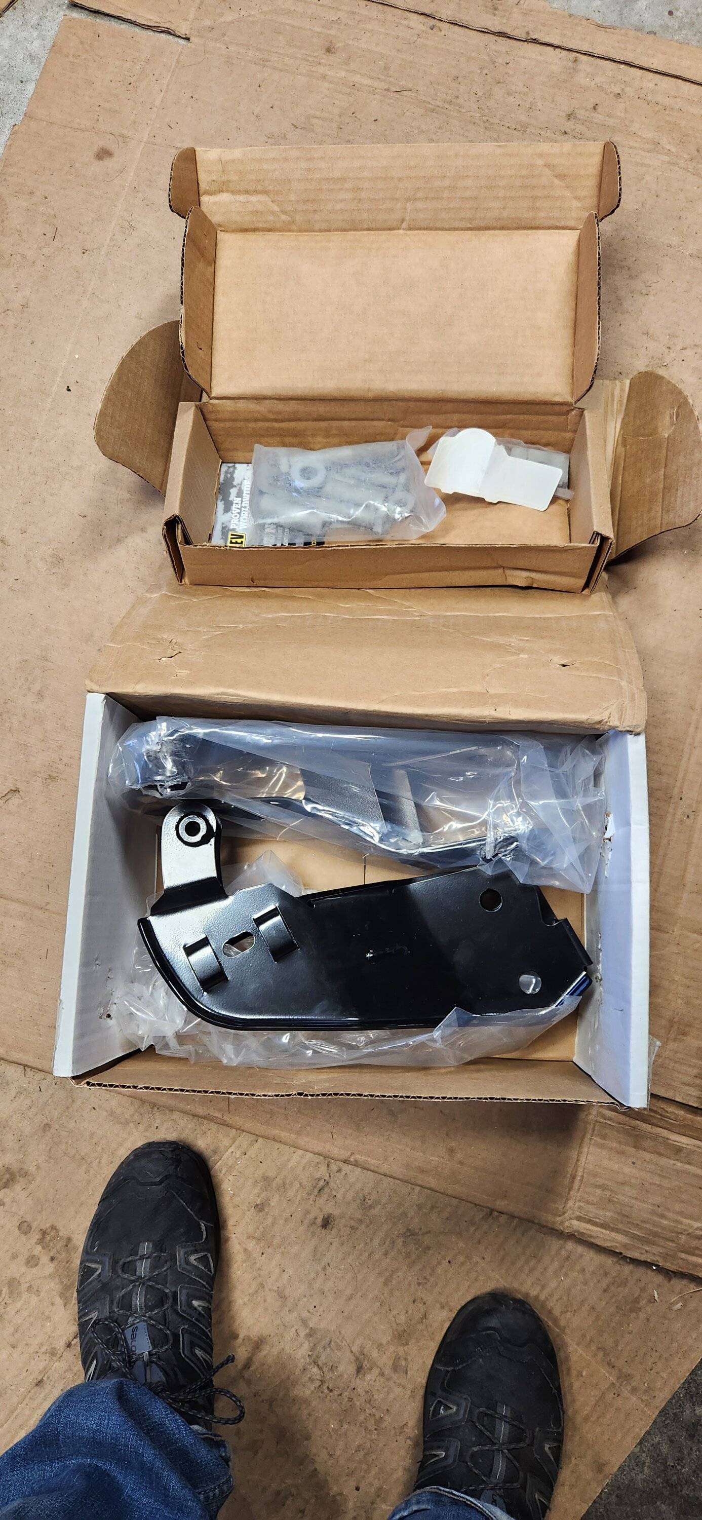 Jeep Gladiator Fishbone flares-AEV geo brackets-Warn winch 20230107_153455