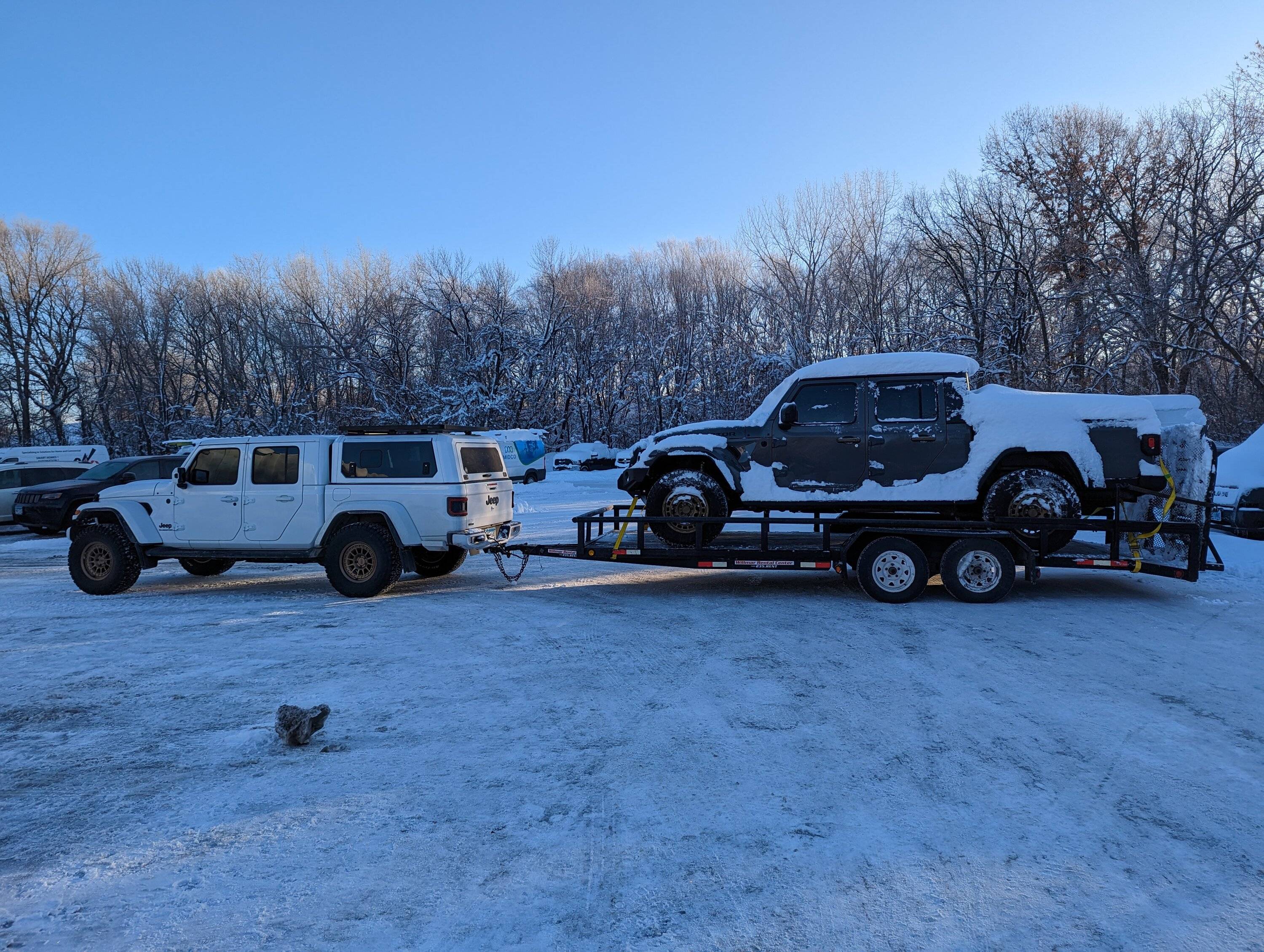 Jeep Gladiator Pushing the rated limits - Flatbed towing a Gladiator with a Gladiator 2023-01-07 09.21.16