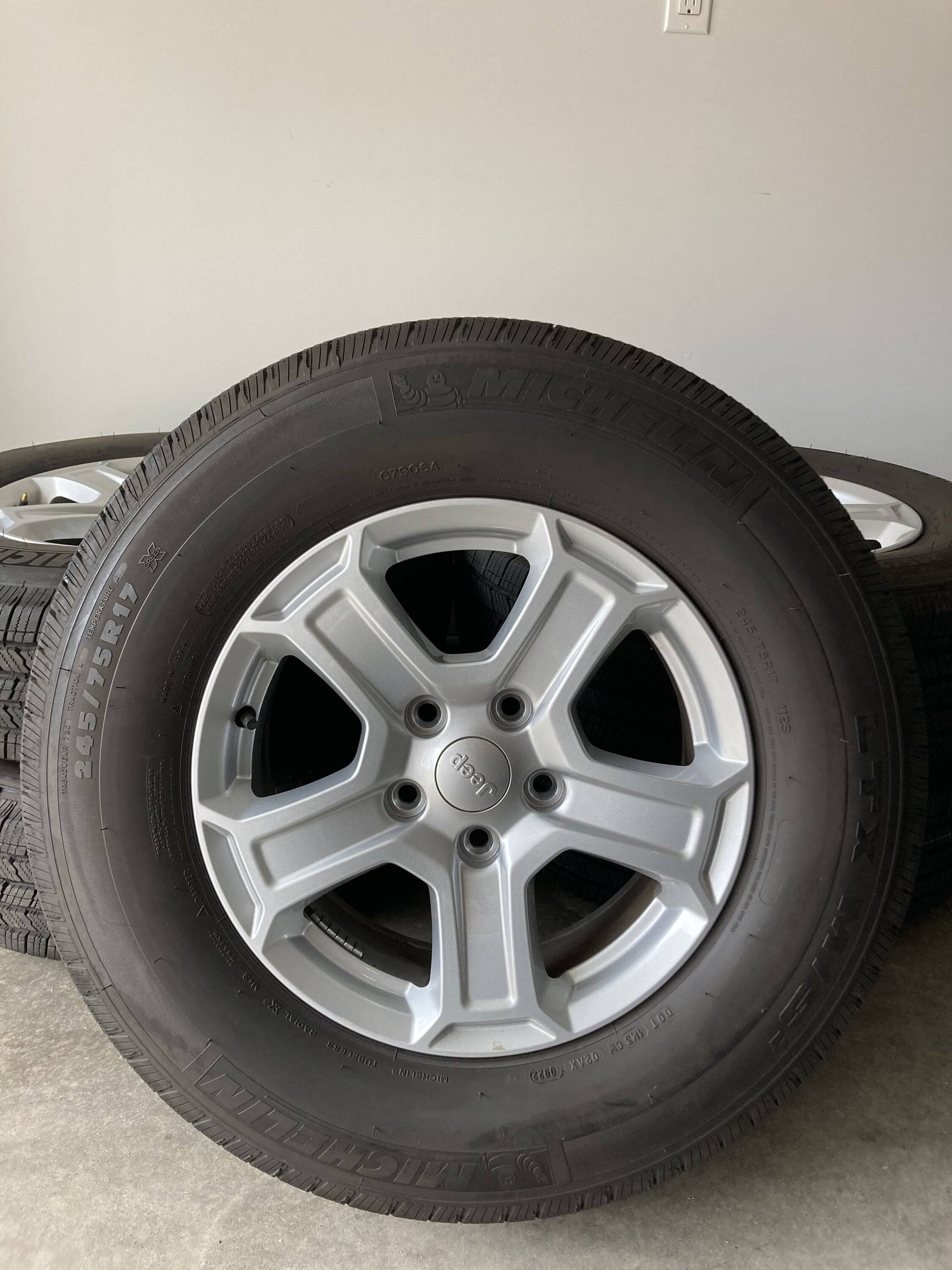Jeep Gladiator Jeep JL Sport S wheels/tires. 6DA0483A-81DE-45E8-B288-0F3770FEA242