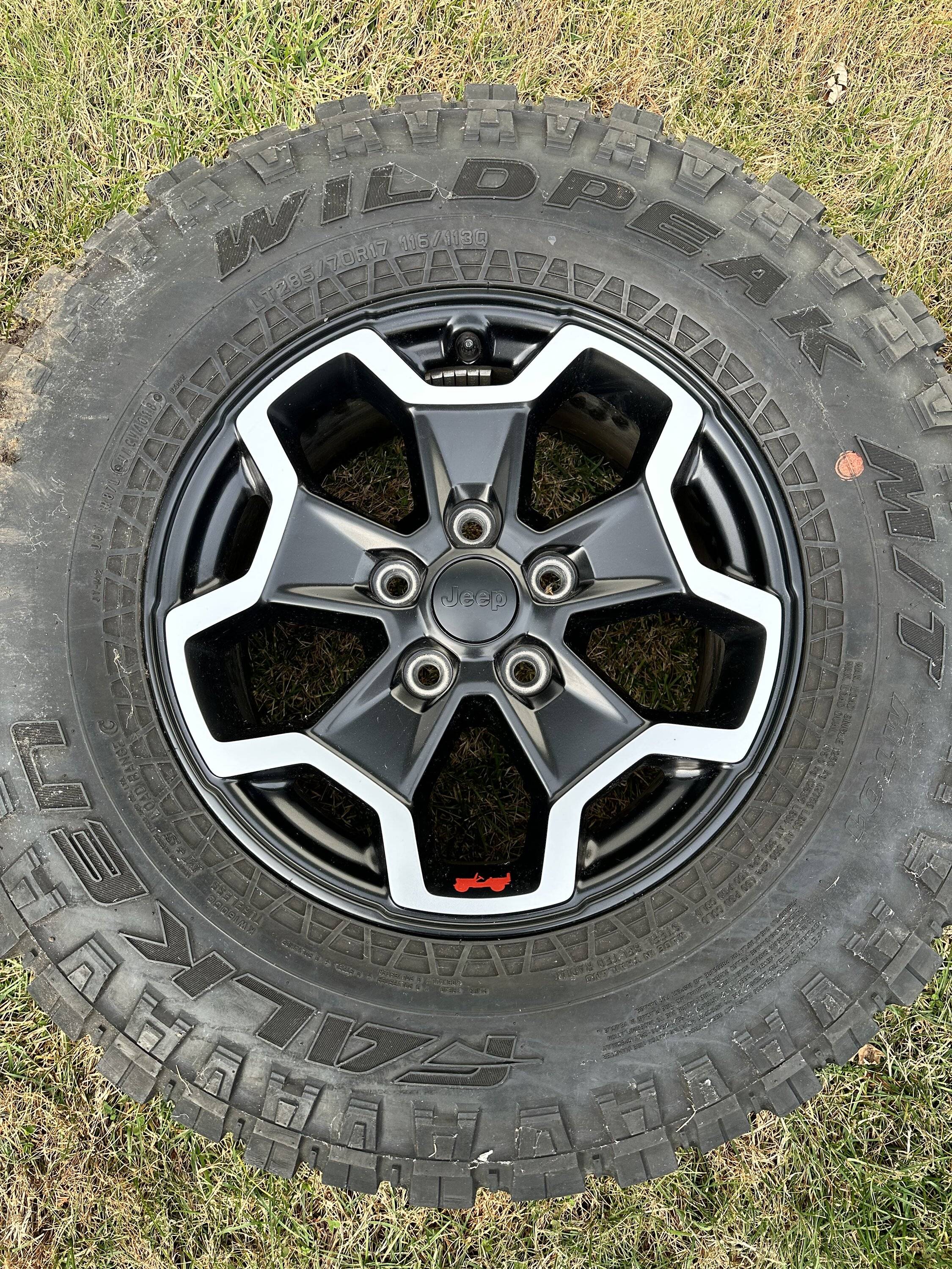Jeep Gladiator 2020 JT Rubicon Wheels/Tires Takeoffs $550 577800C6-74E6-421B-8495-FCD192E4E373