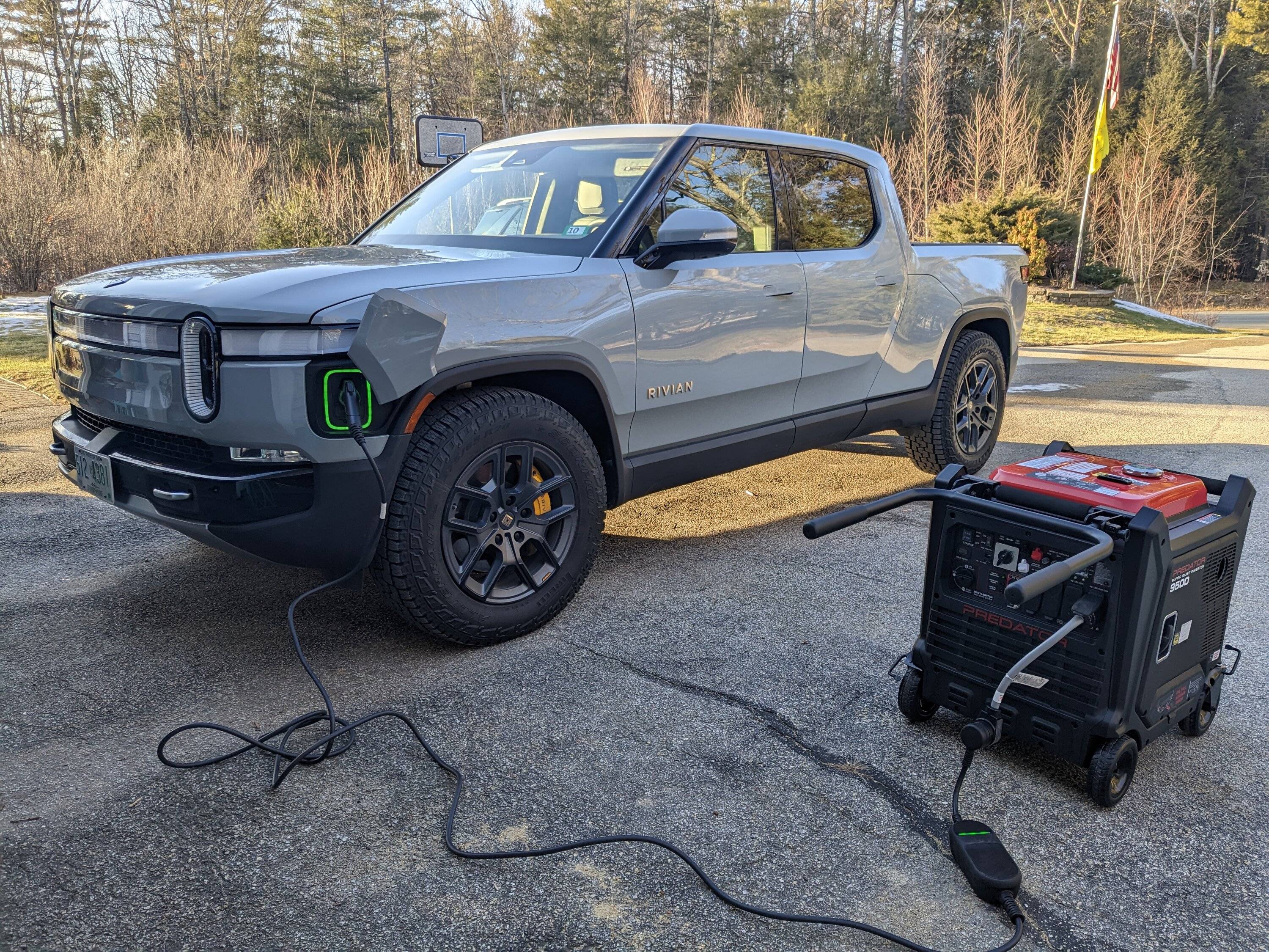 Jeep Gladiator Gladiator vs  rivian PXL_20230110_201505062.MP