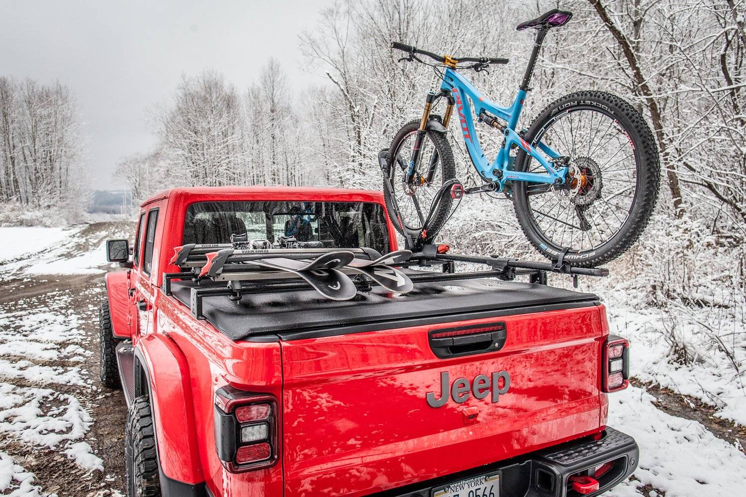 Jeep Gladiator Mountain Bikes - How are you guys carrying them?? Bike+and+Ski+-9