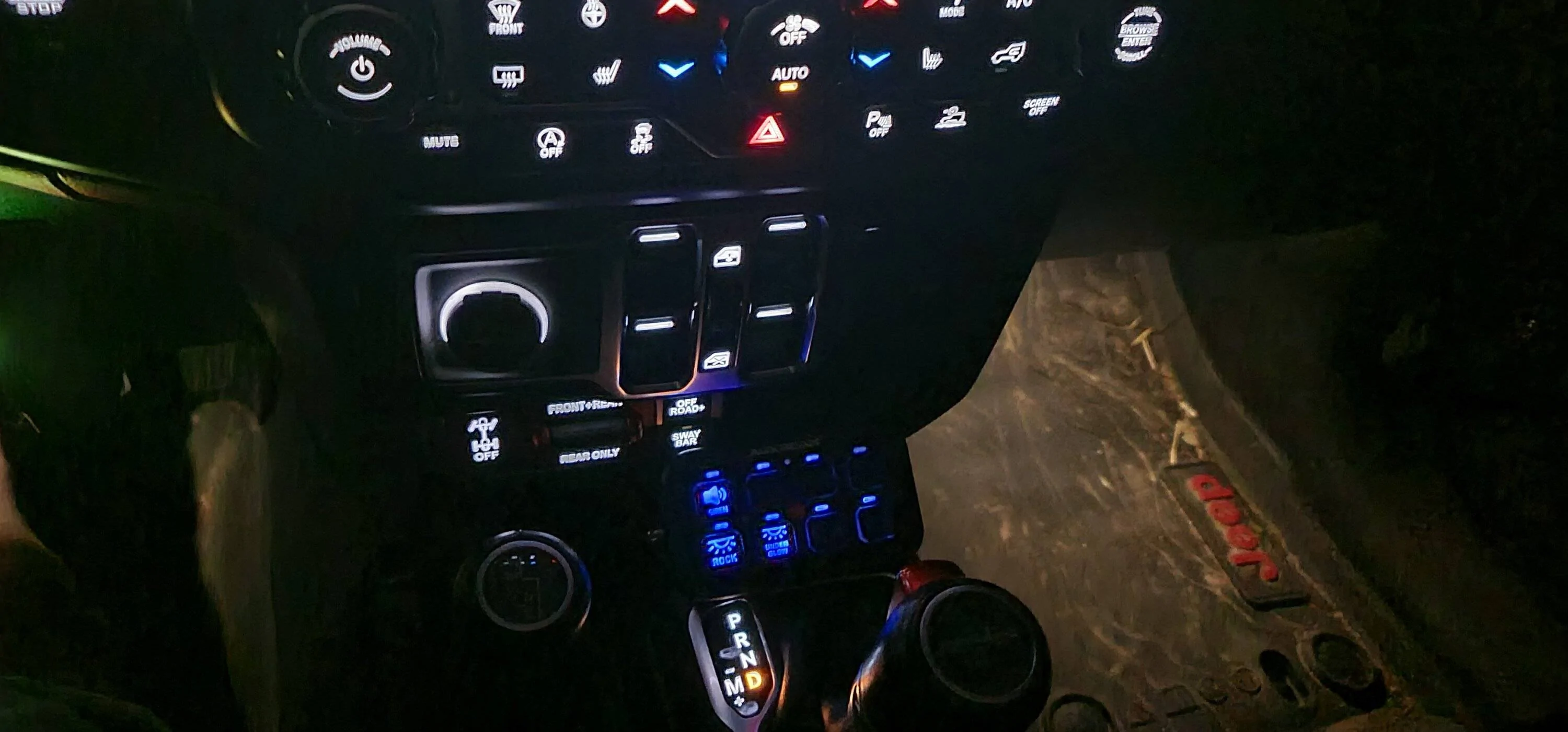 Jeep Gladiator Added some rock lights Lit U