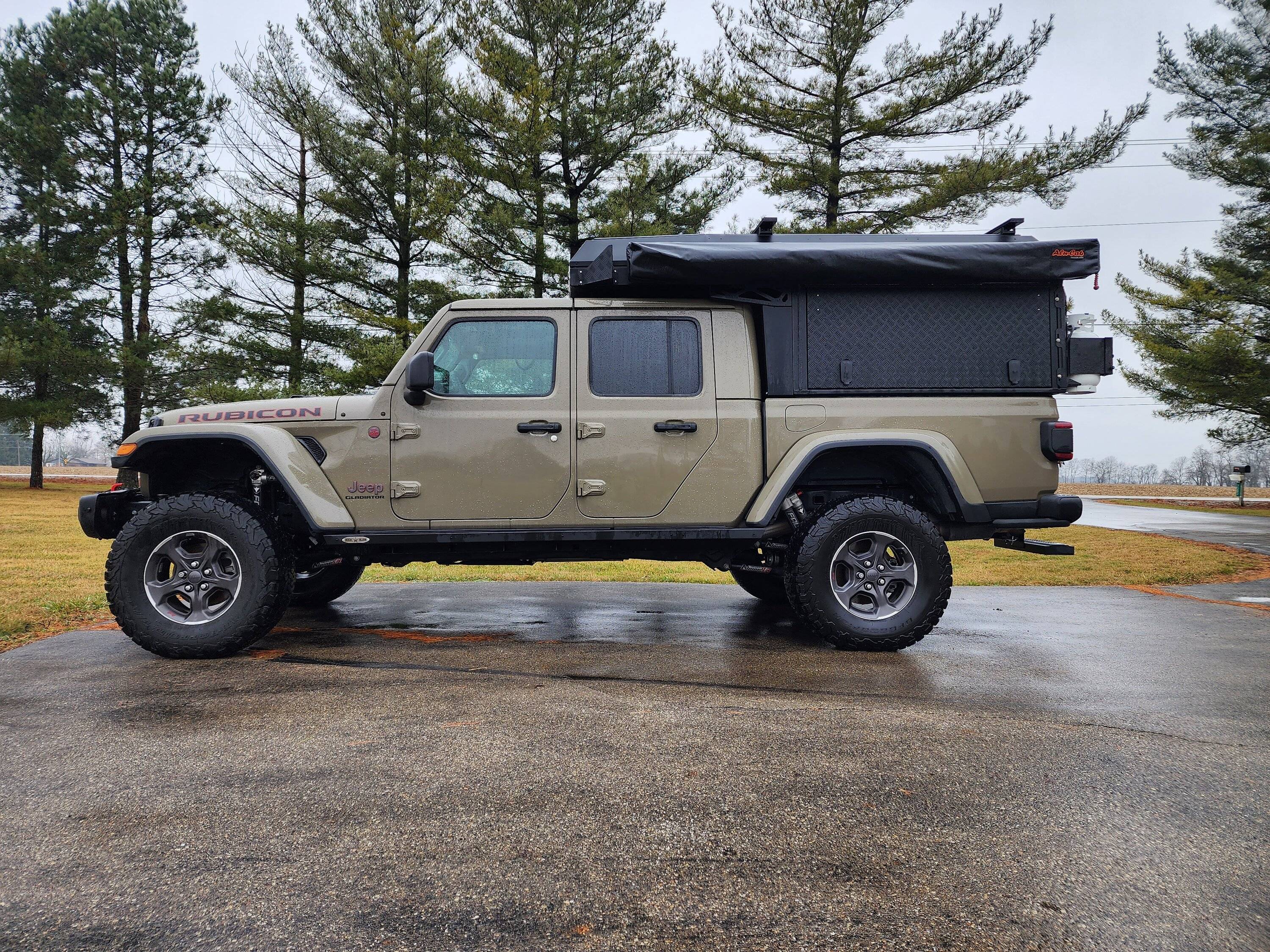 Jeep Gladiator Alu-Cab Canopy Camper Roll Call 20230112_111442