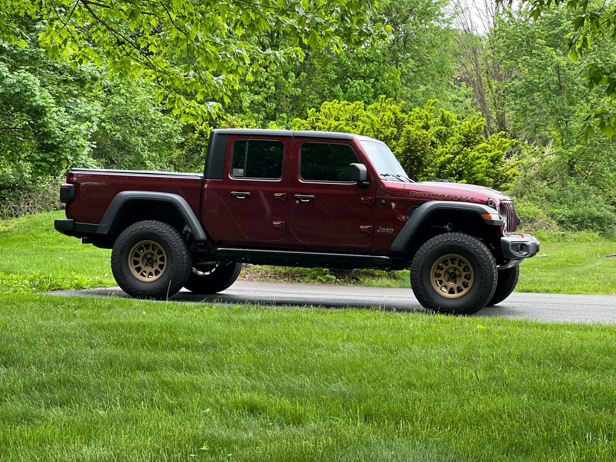 Jeep Gladiator 2021 Mojave (lift, gears, 37s etc) Outside