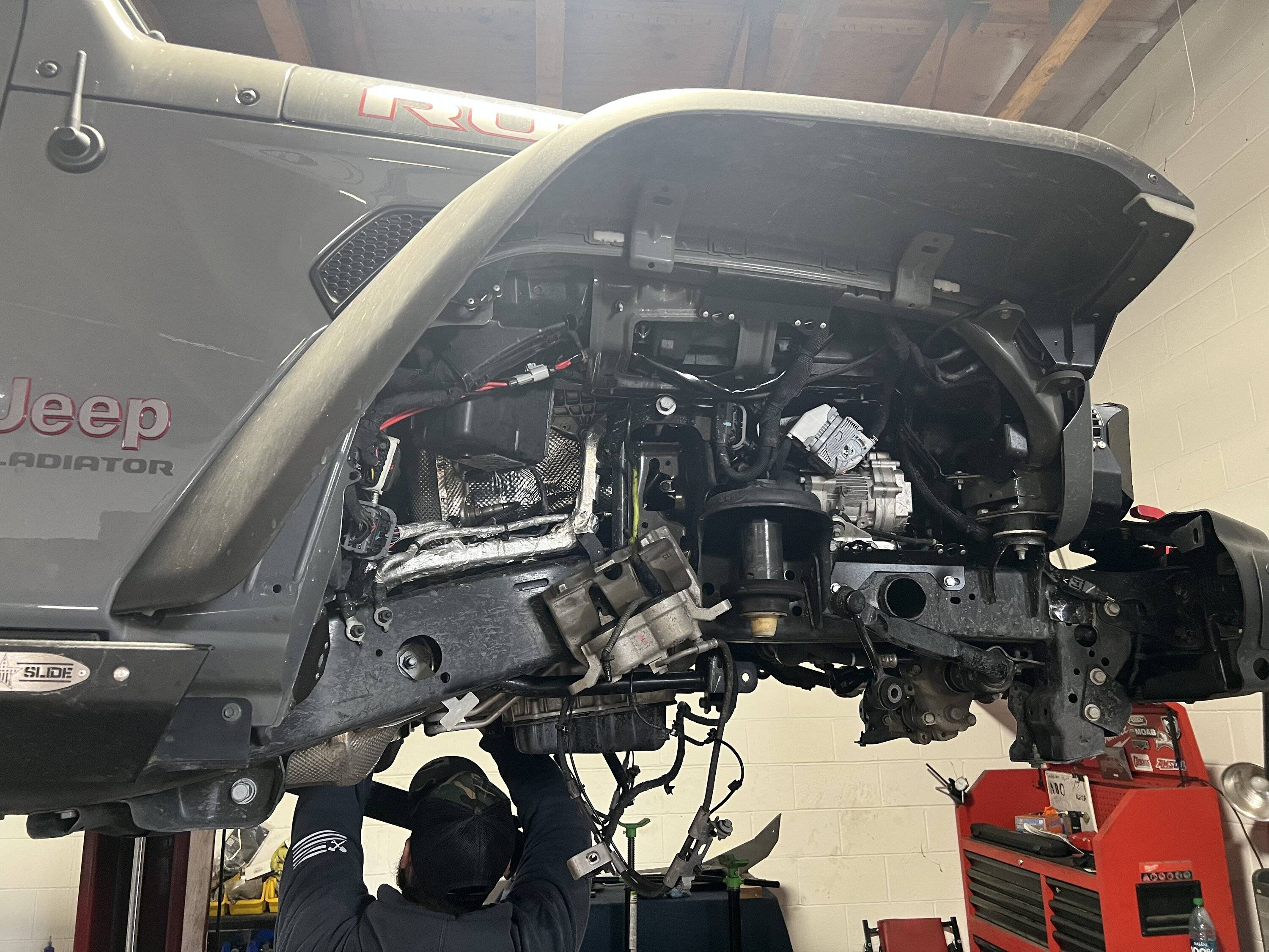 Jeep Gladiator 2021 JTRD Sting Grey Rhino F5CDB841-5DC0-45F0-9668-7A68551ACD07