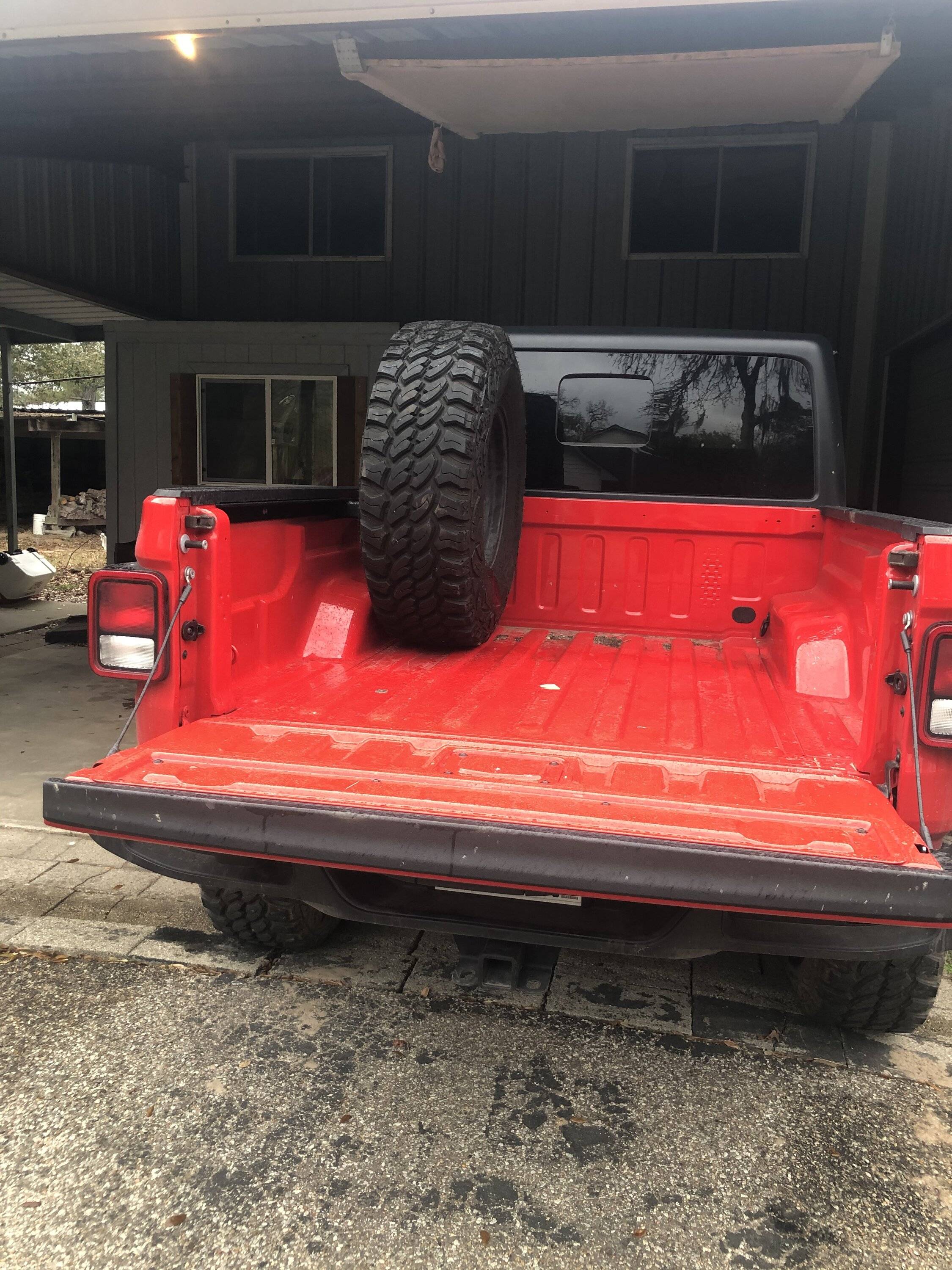 Jeep Gladiator Truck's bed is poorly made.... IMG_1202