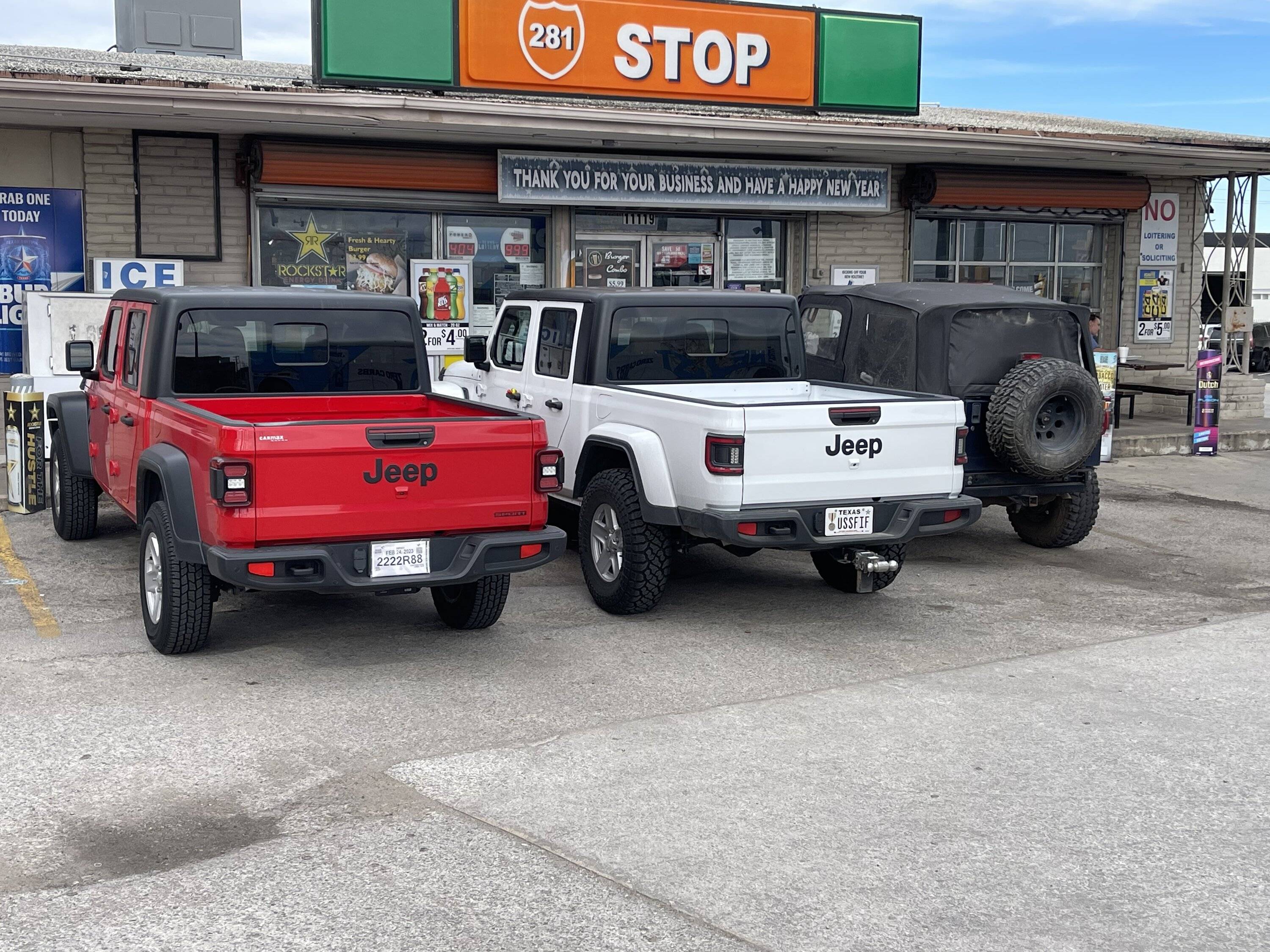 Jeep Gladiator Jeeps Parking Next To Jeeps IMG_9221[1].JPG