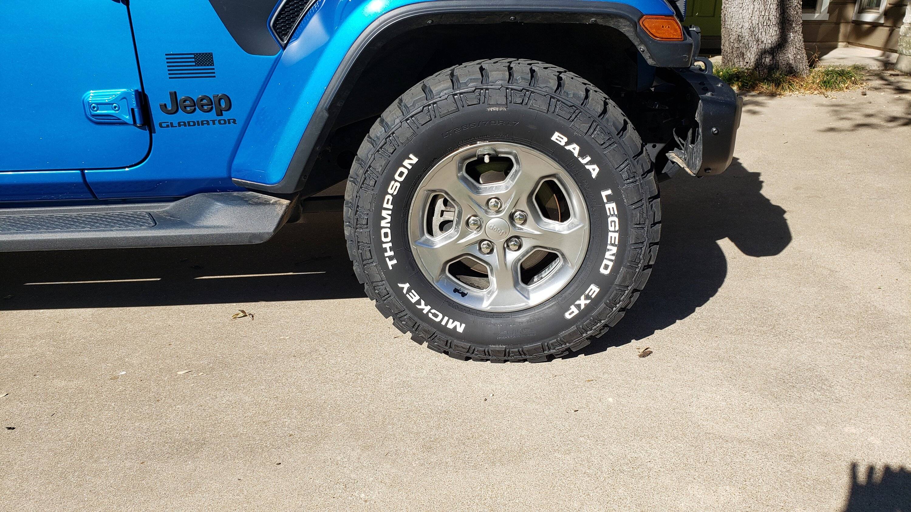 Jeep Gladiator New Shoes: Mickey Thompson 20230113_142632