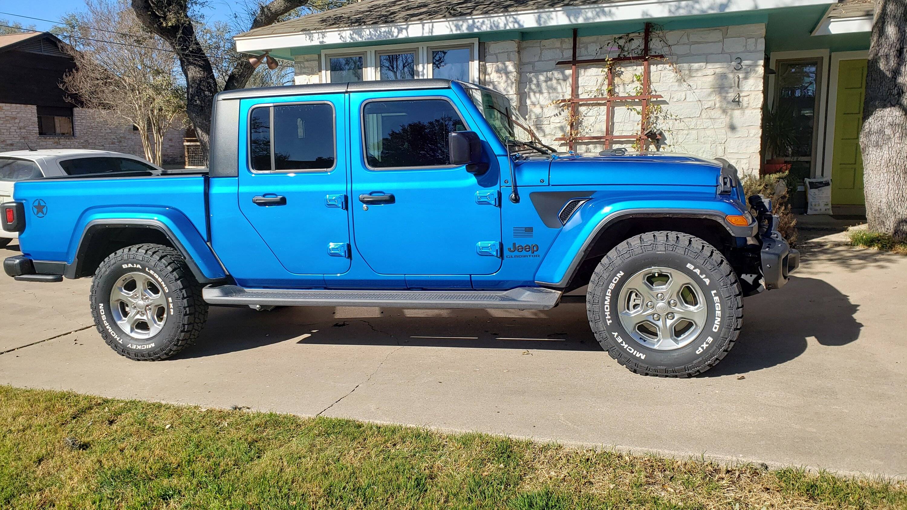 Jeep Gladiator New Shoes: Mickey Thompson 20230113_142622