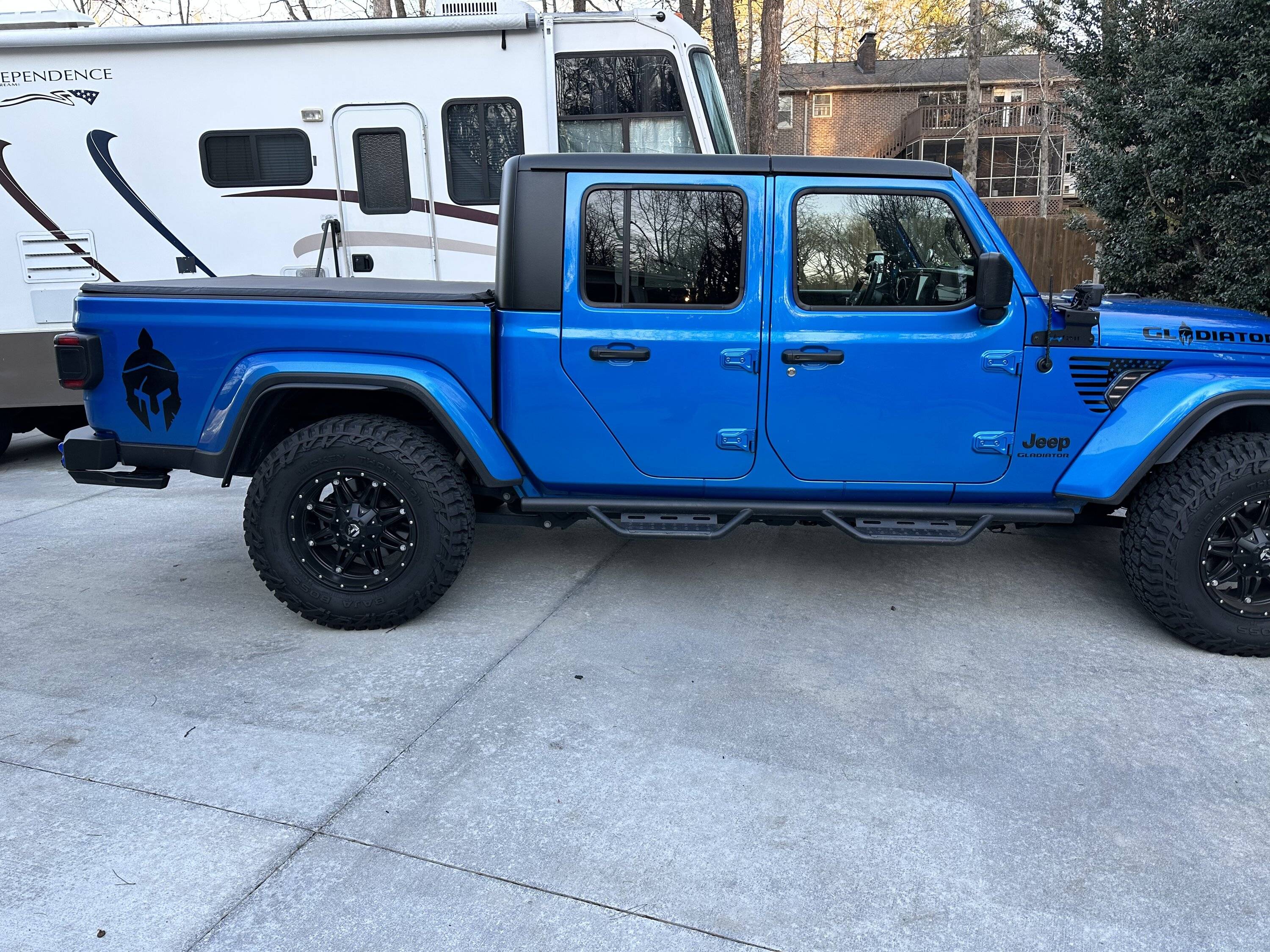 Jeep Gladiator 2022 Hydro Blue Sport S Altitude 7FDDE0A5-A0E6-47C8-9132-753613607220