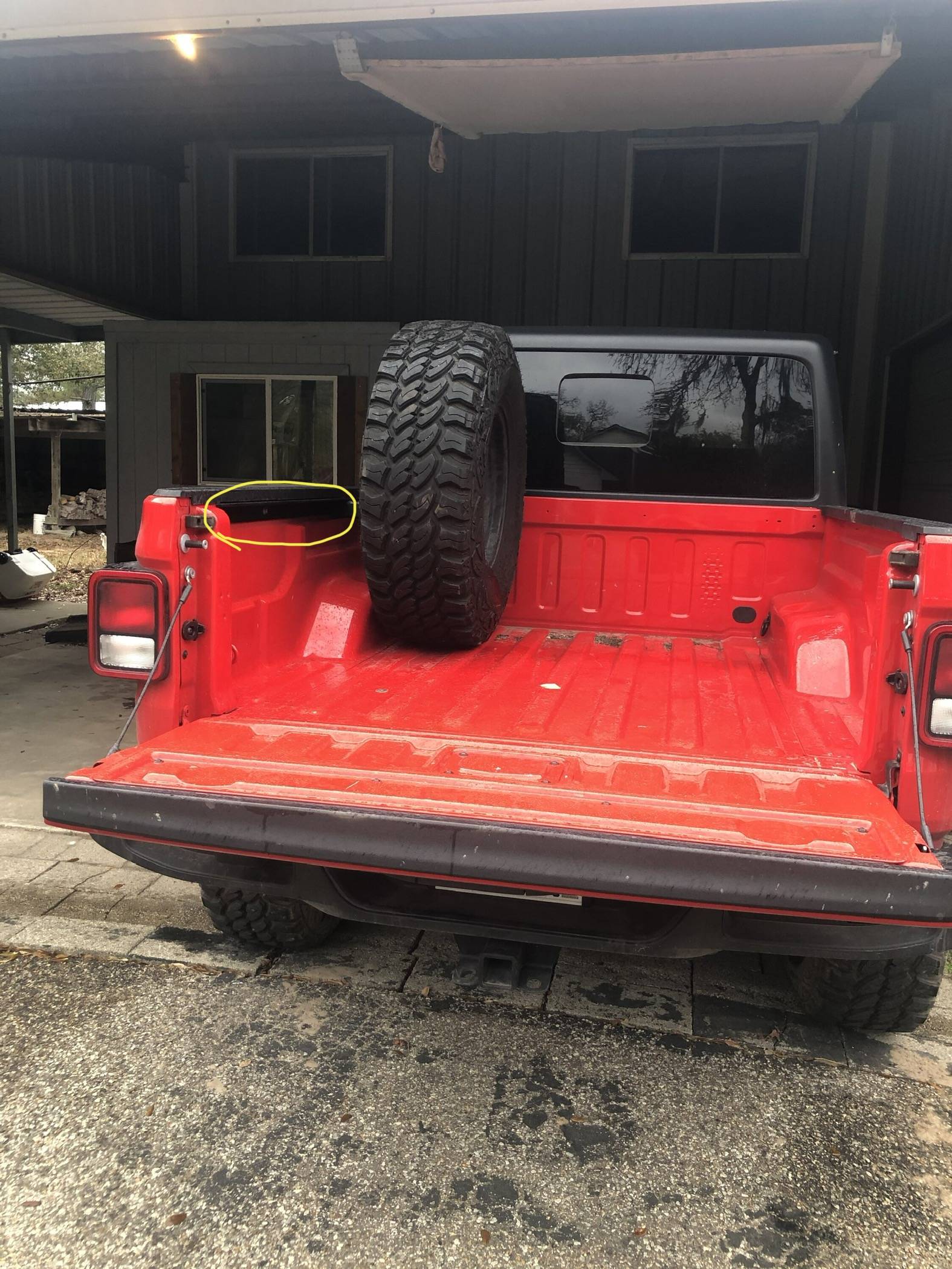 Jeep Gladiator Truck's bed is poorly made.... 21C2E645-9D7B-46ED-B93A-334A21303E4B