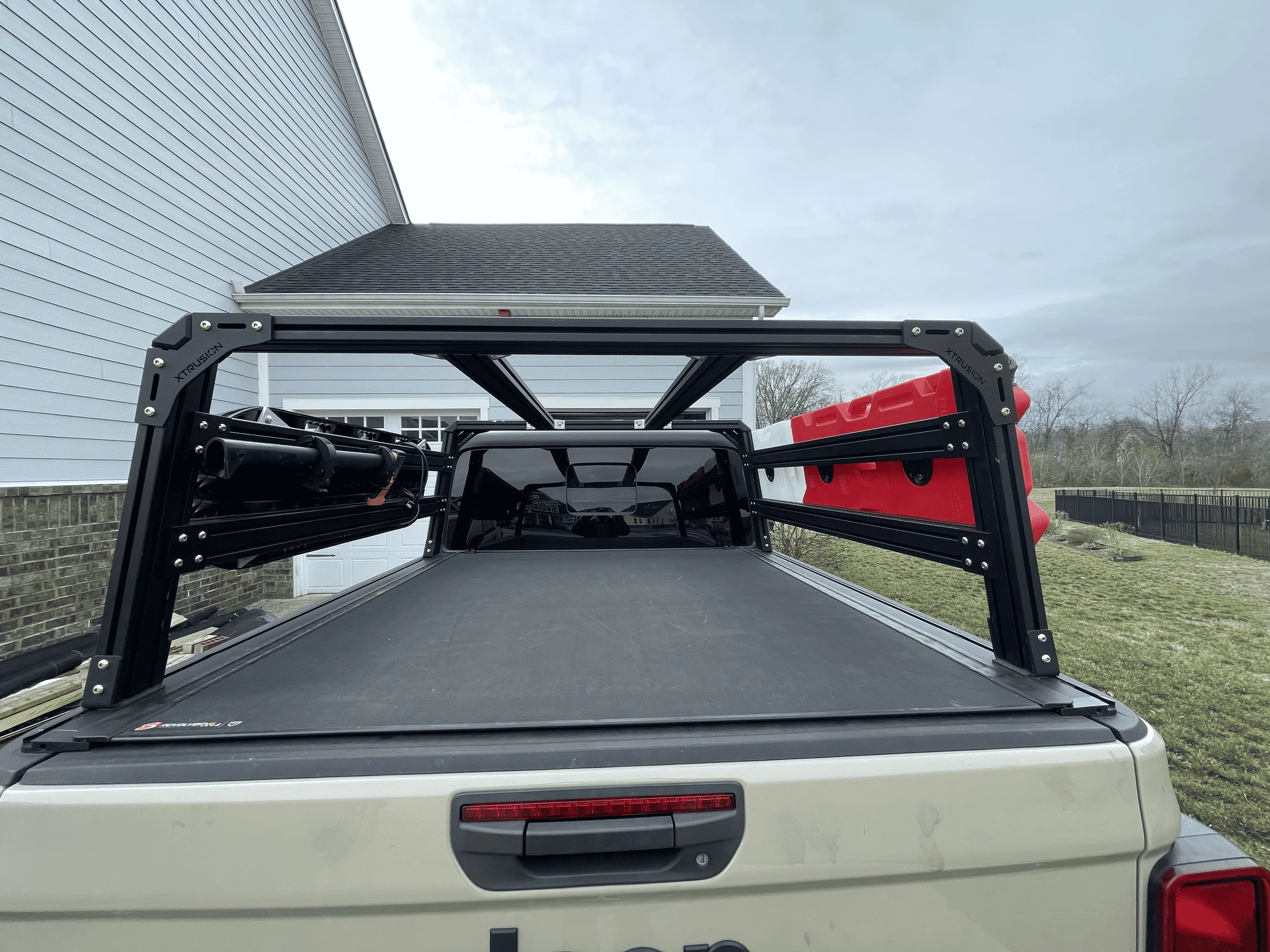 Jeep Gladiator Xtrusion Overland Bedrack with Bak Revolver X4S tempImagenBshwI