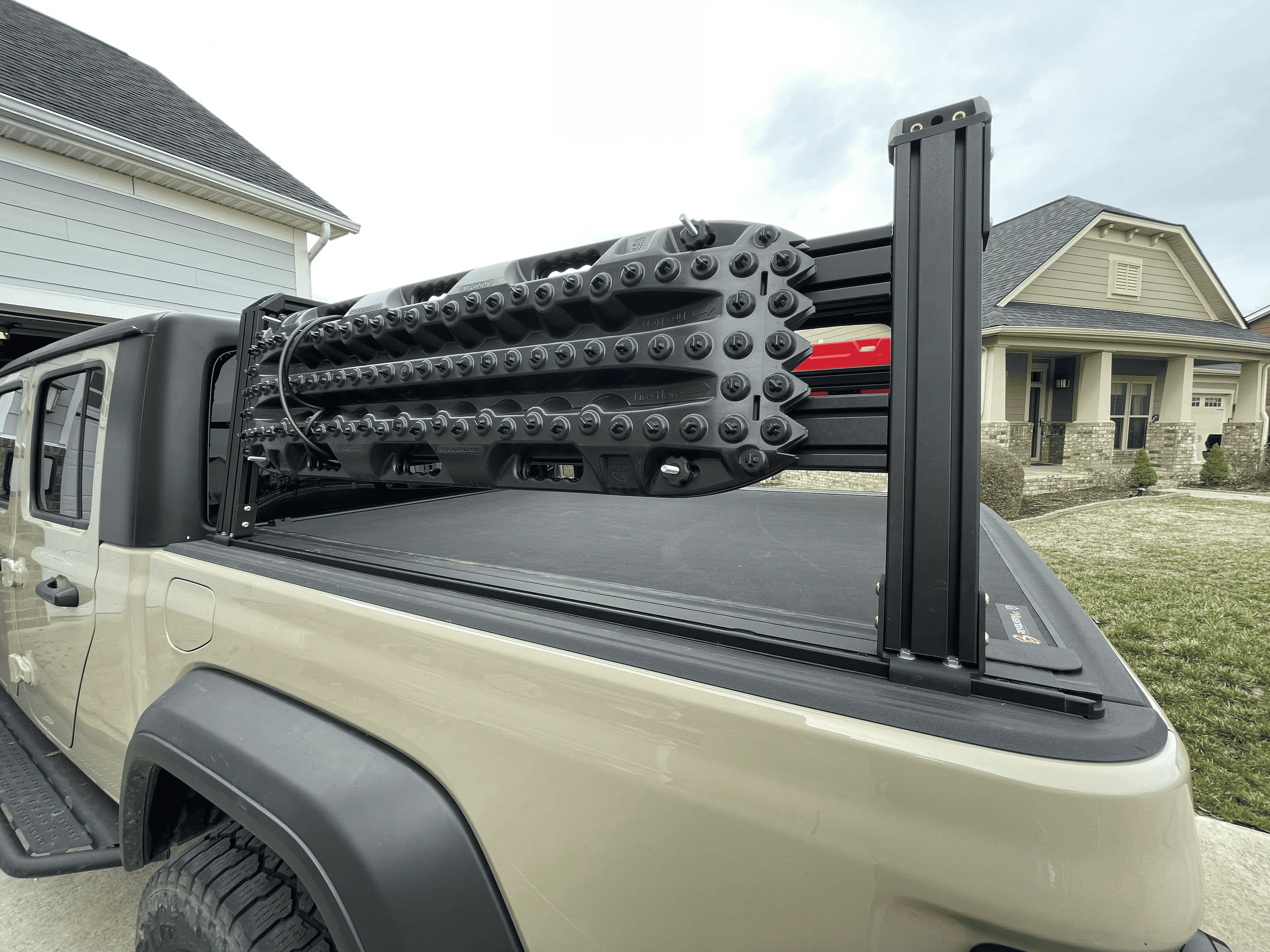 Jeep Gladiator Xtrusion Overland Bedrack with Bak Revolver X4S tempImagecNyQb3