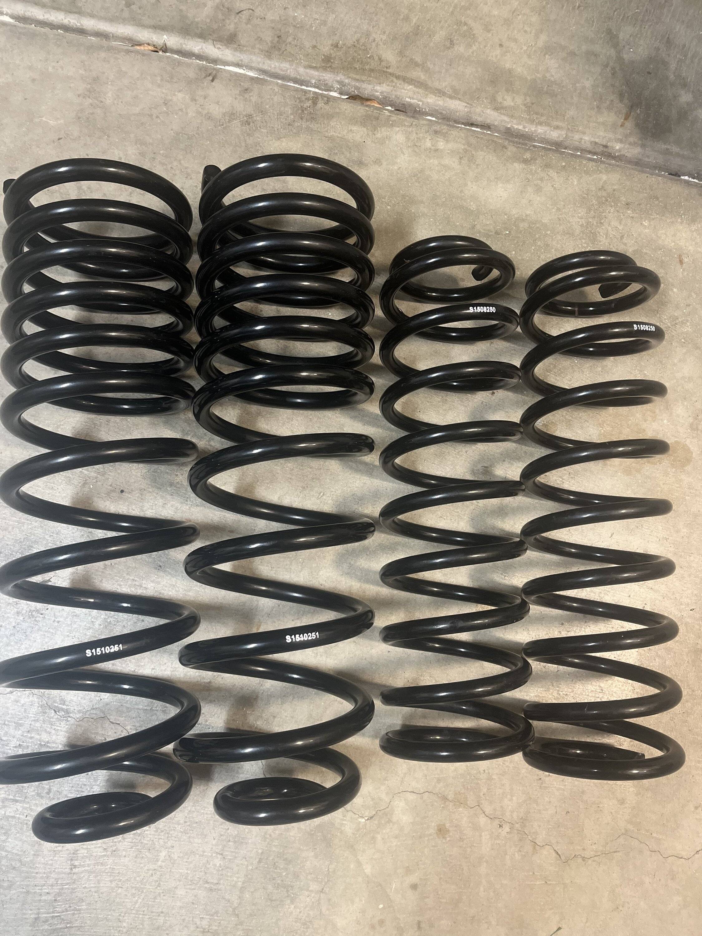 Jeep Gladiator Factory 2022 (almost optioned out) Rubi suspension height 48B460CB-ADCC-46B8-AF5F-F14C15DA8887