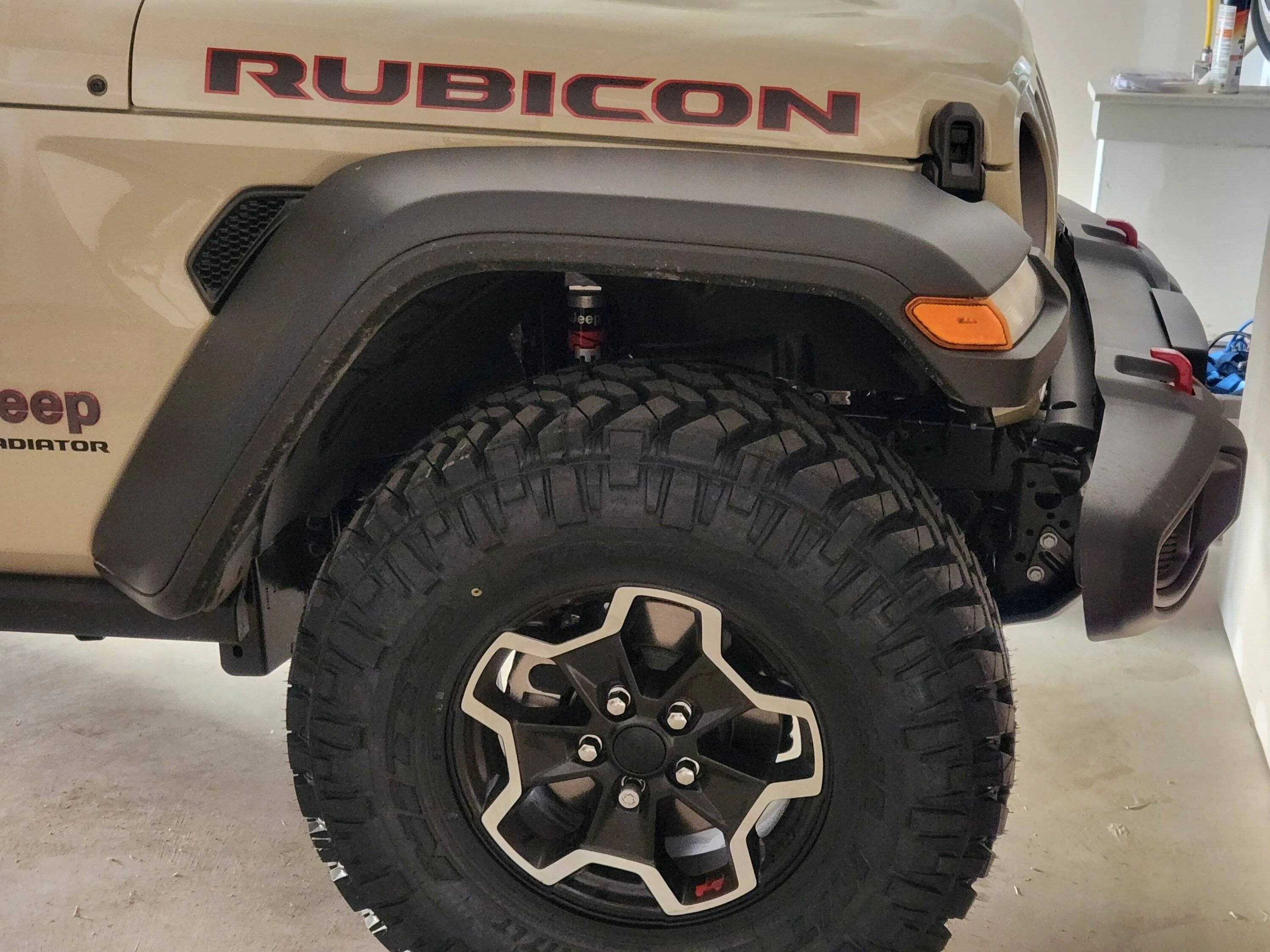 Jeep Gladiator Anyone running 35s on stock wheels without issues? 20230117_170147