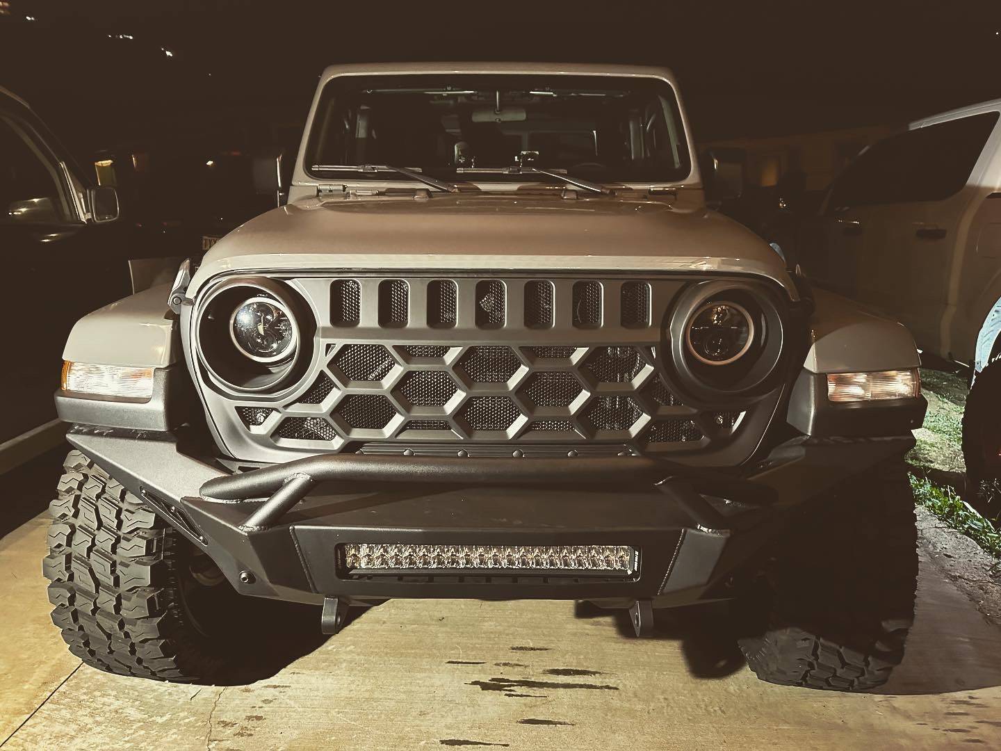 Jeep Gladiator Air Design hexagon grill 3F6CCC94-A645-49E8-9AC8-C64F727FEE24
