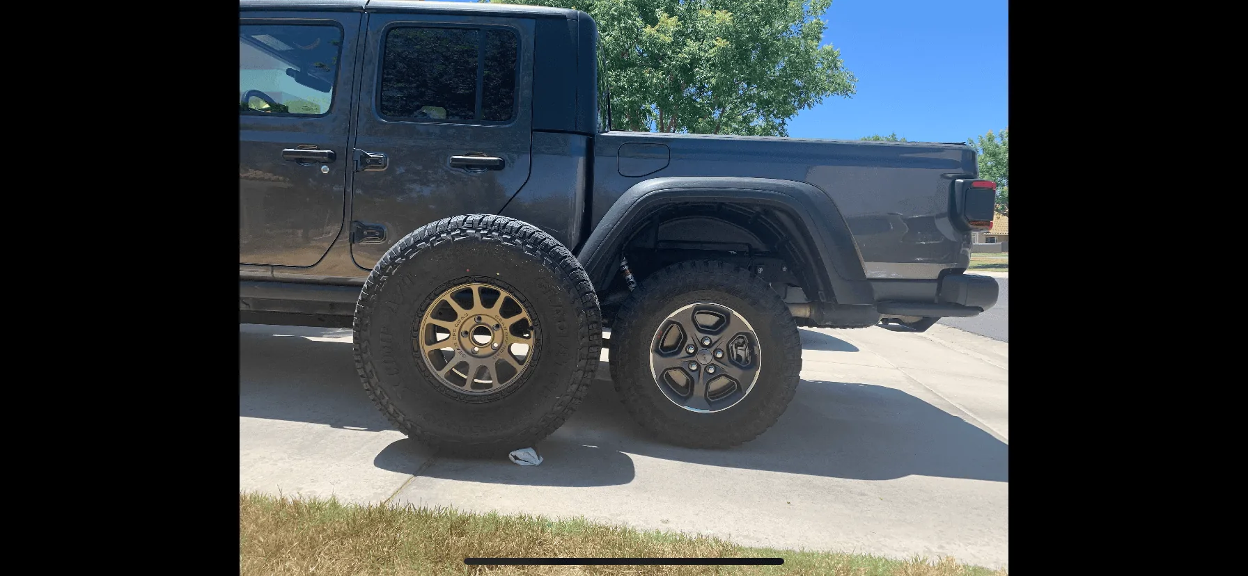 Jeep Gladiator Bronze wheels 0D225F35-98A4-4AD4-BC57-2BC008375E77