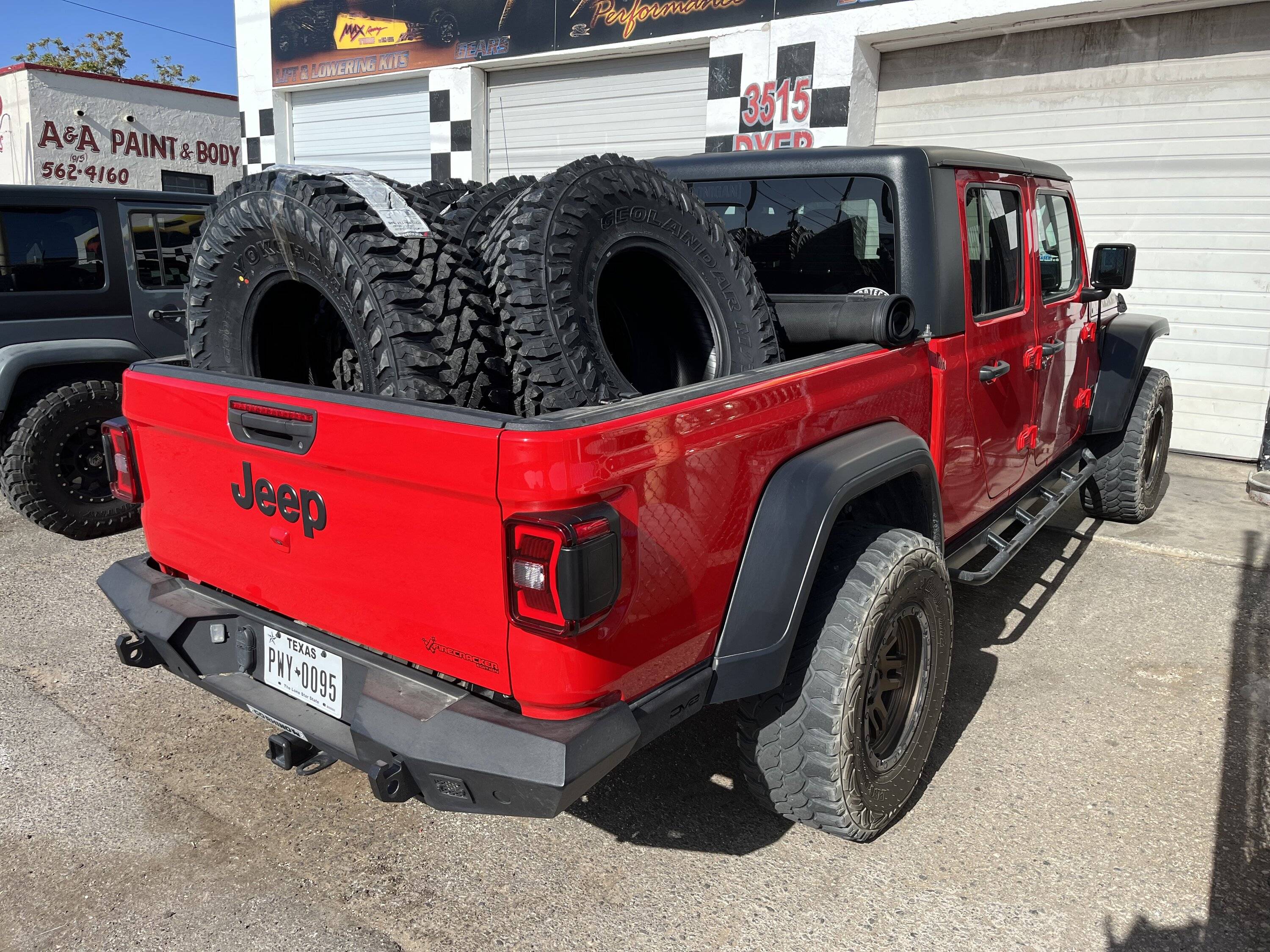 Jeep Gladiator Can you fit 5x 35" rims/tires in the bed? IMG_5053.JPG