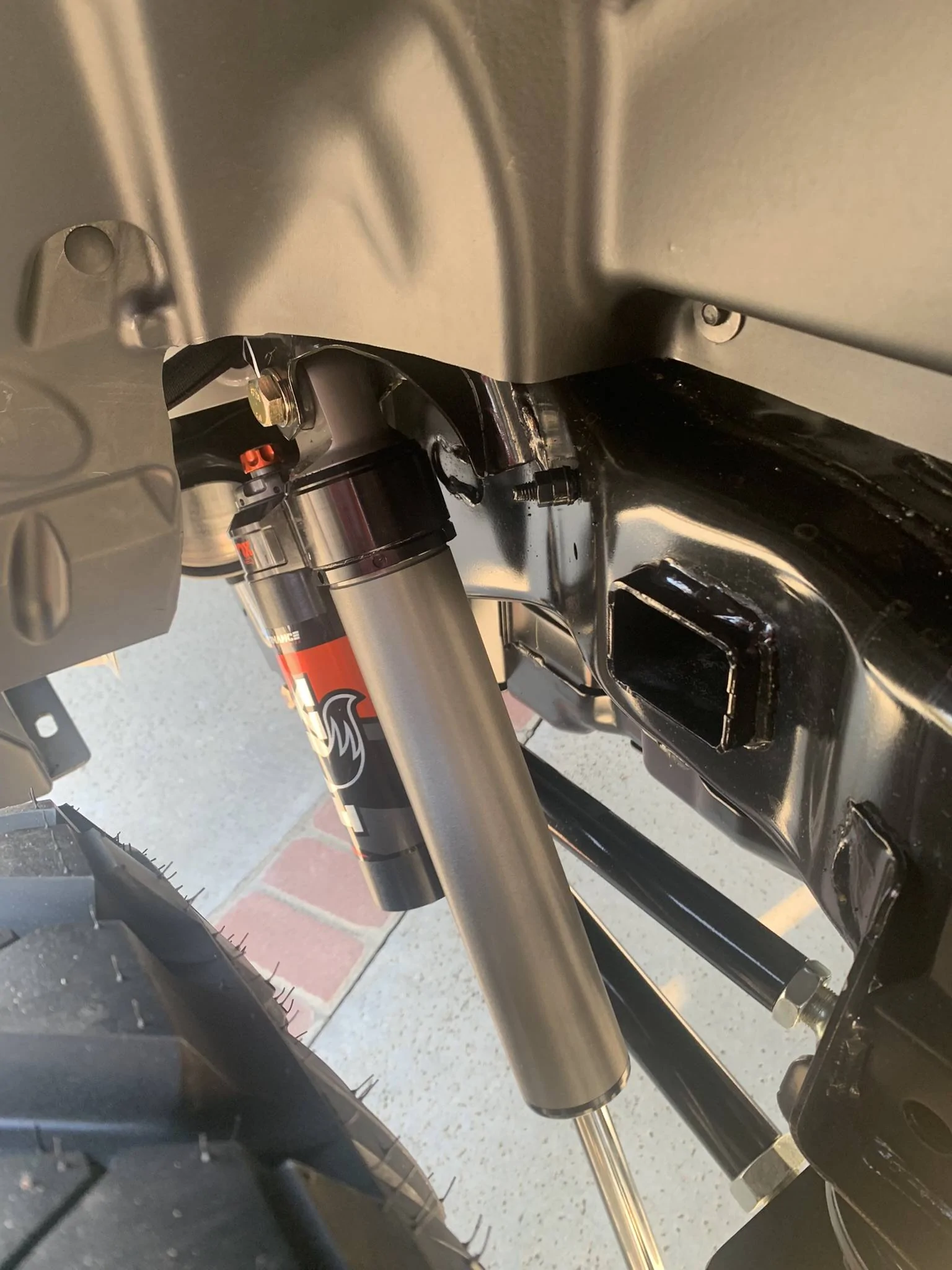 Jeep Gladiator Upgraded to Fox 2.5. Which way should reservoir be? C56E09CC-C7F0-4CA1-A9CD-1F4A20402045